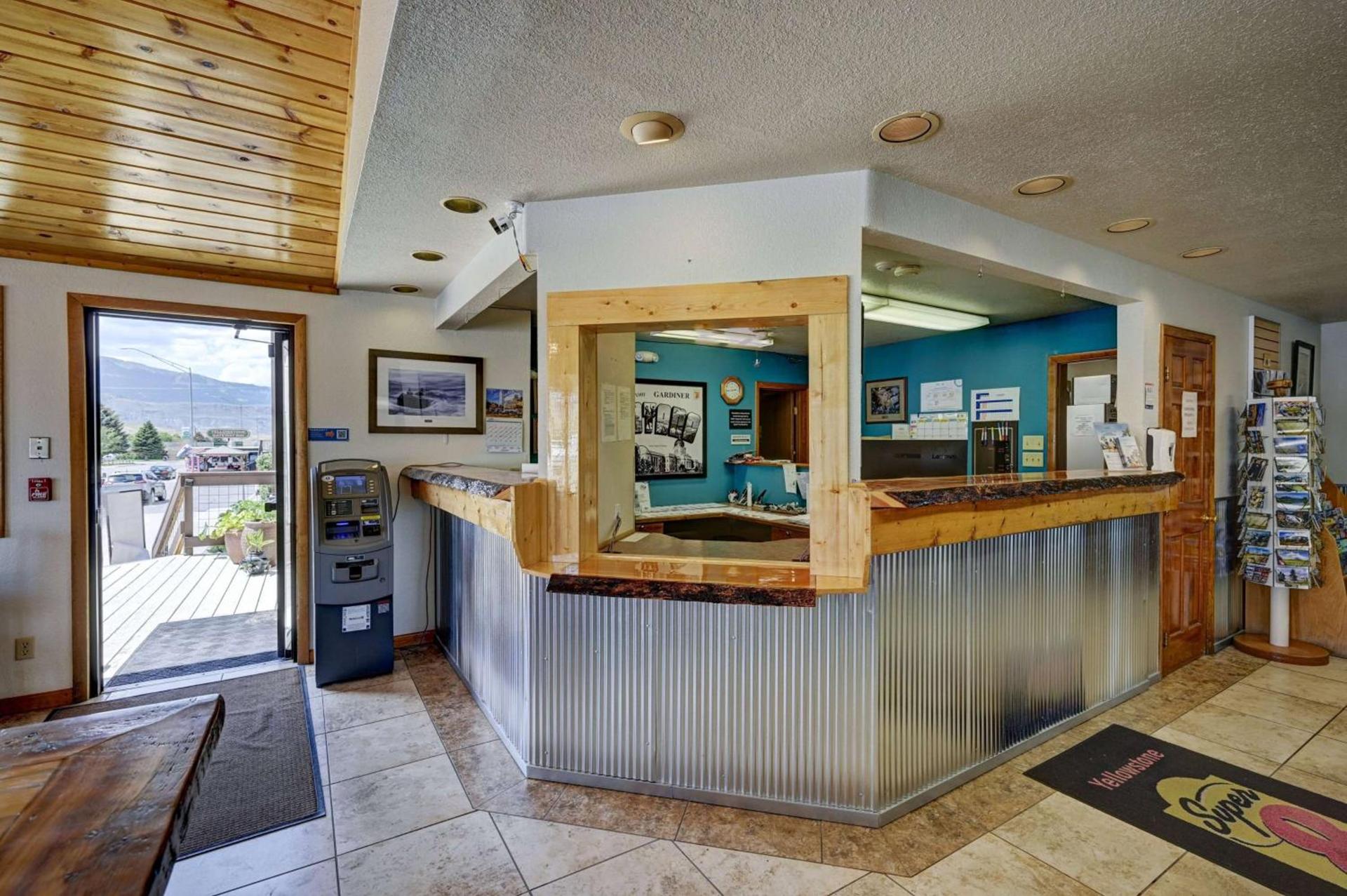 Super 8 by Wyndham Gardiner/Yellowstone Park Area photo 37