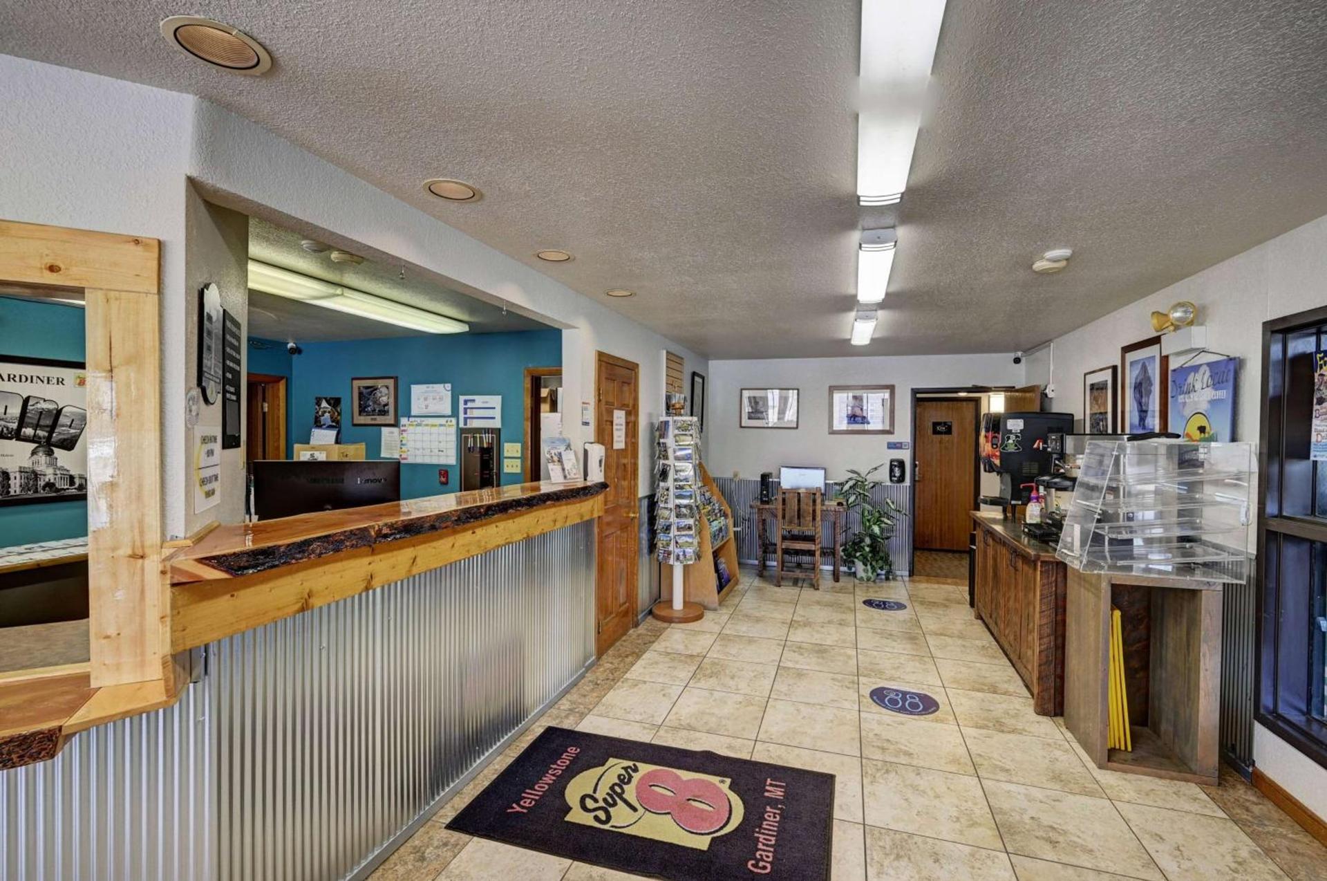 Super 8 by Wyndham Gardiner/Yellowstone Park Area photo 38