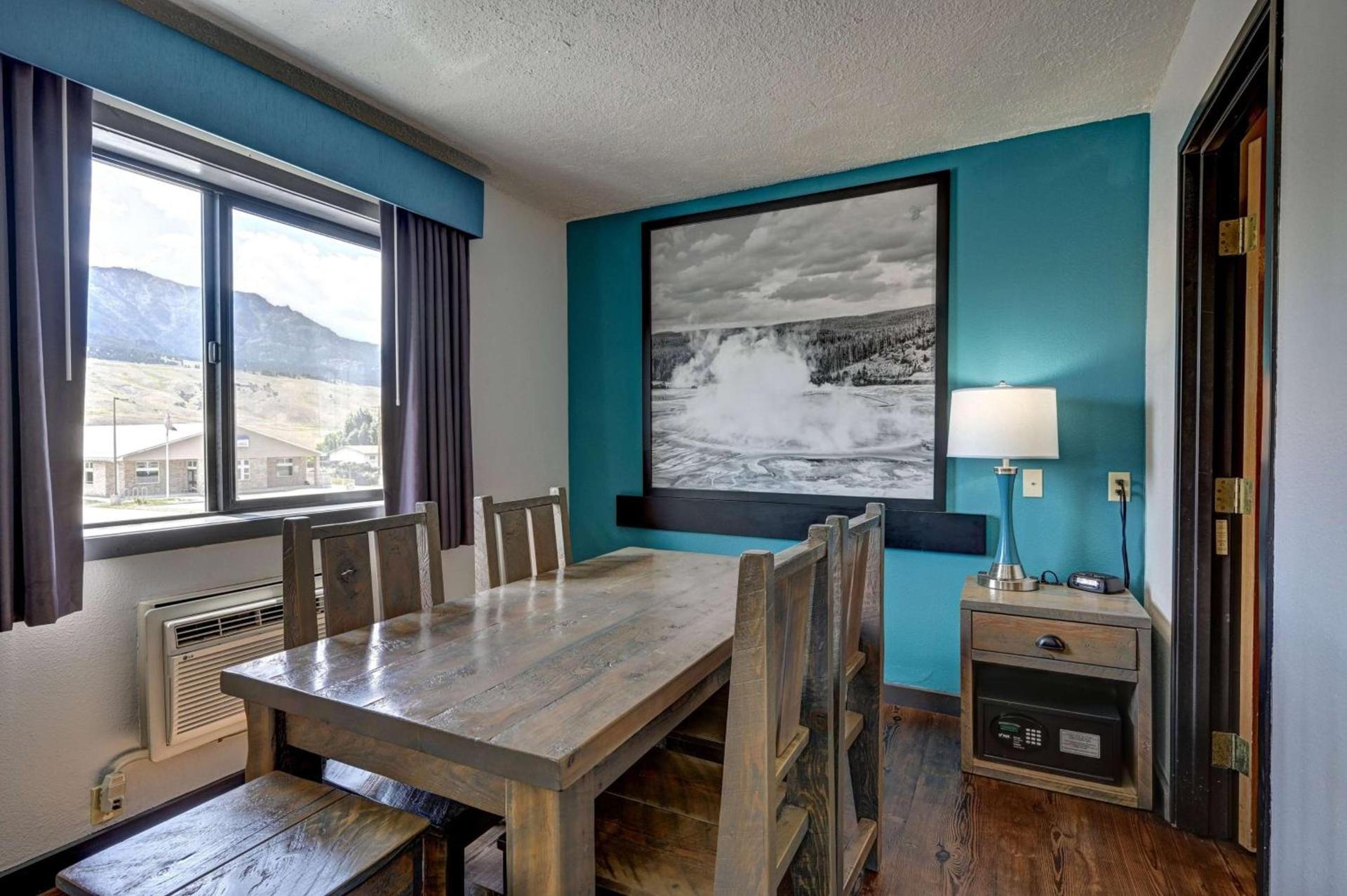 Super 8 by Wyndham Gardiner/Yellowstone Park Area photo 56