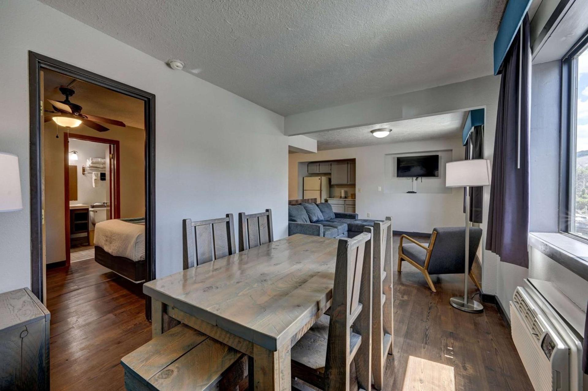 Super 8 by Wyndham Gardiner/Yellowstone Park Area photo 57