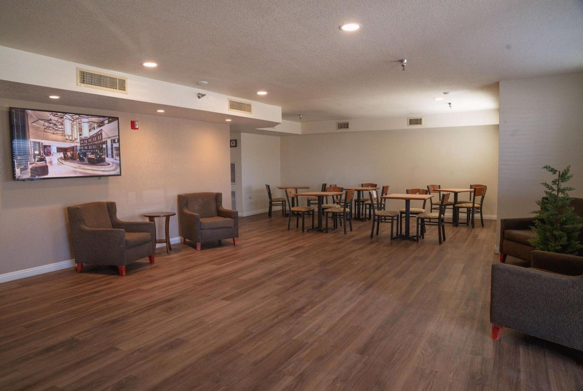Super 8 by Wyndham Yuma photo 6