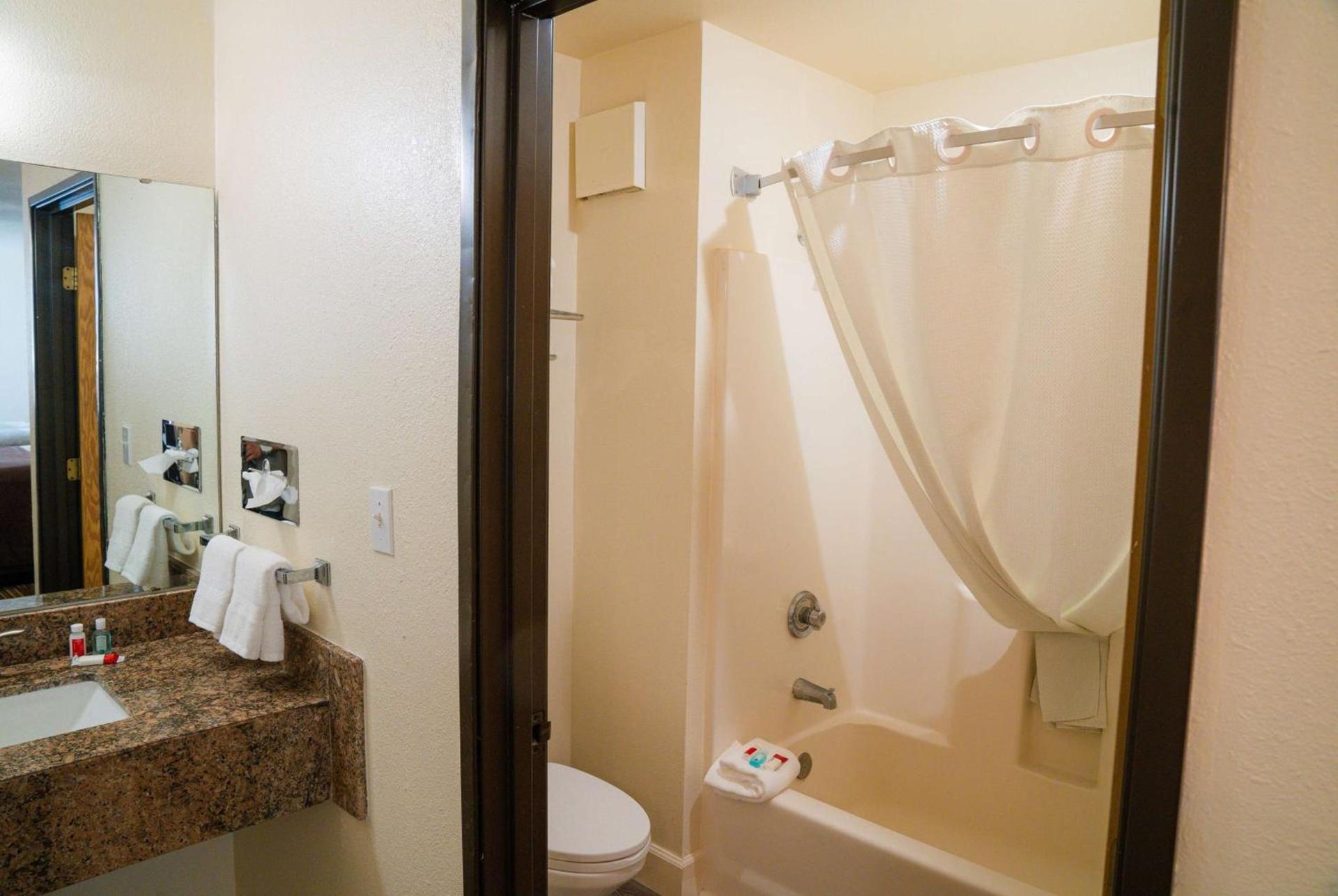 Super 8 by Wyndham Yuma photo 15