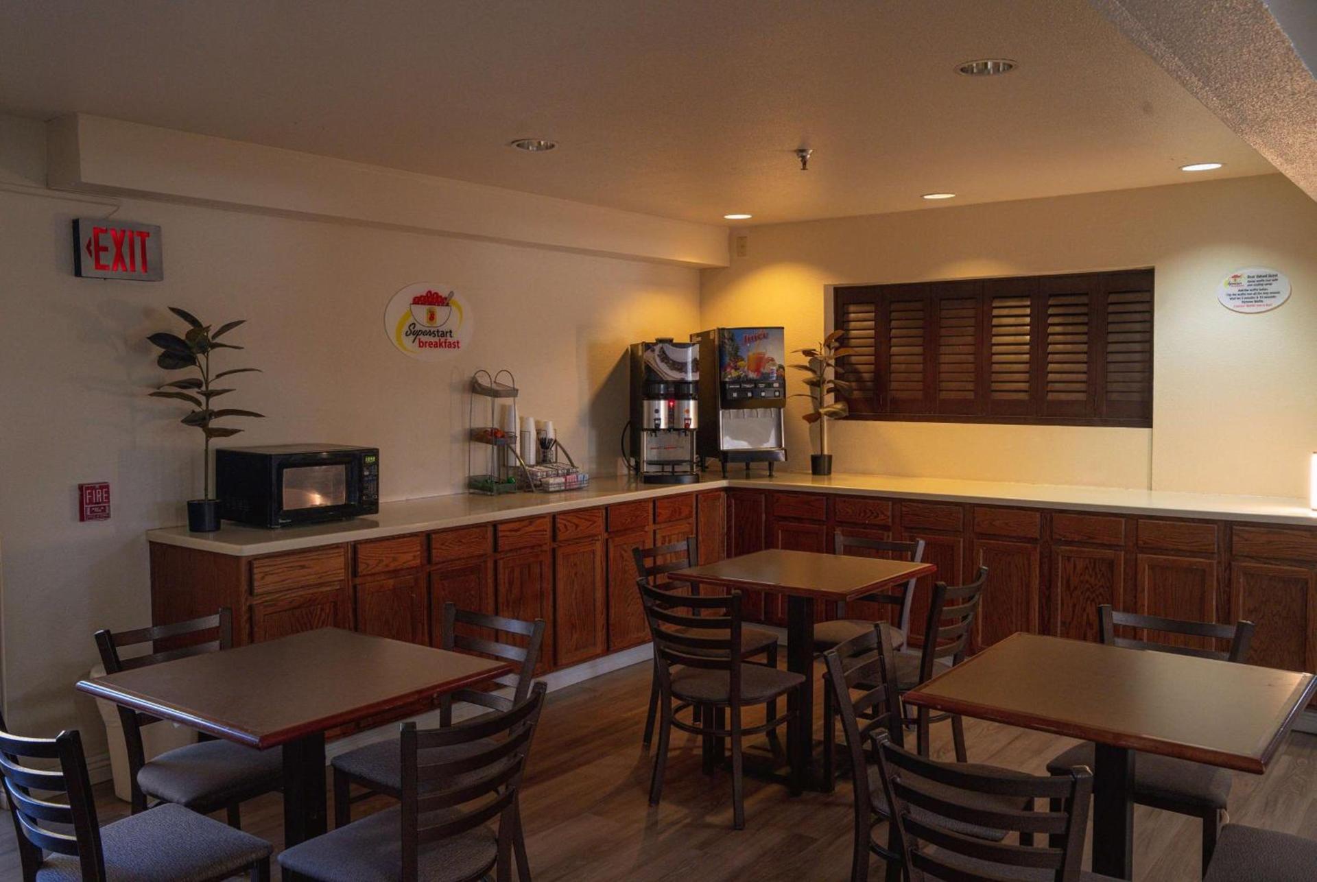 Super 8 by Wyndham Yuma photo 16