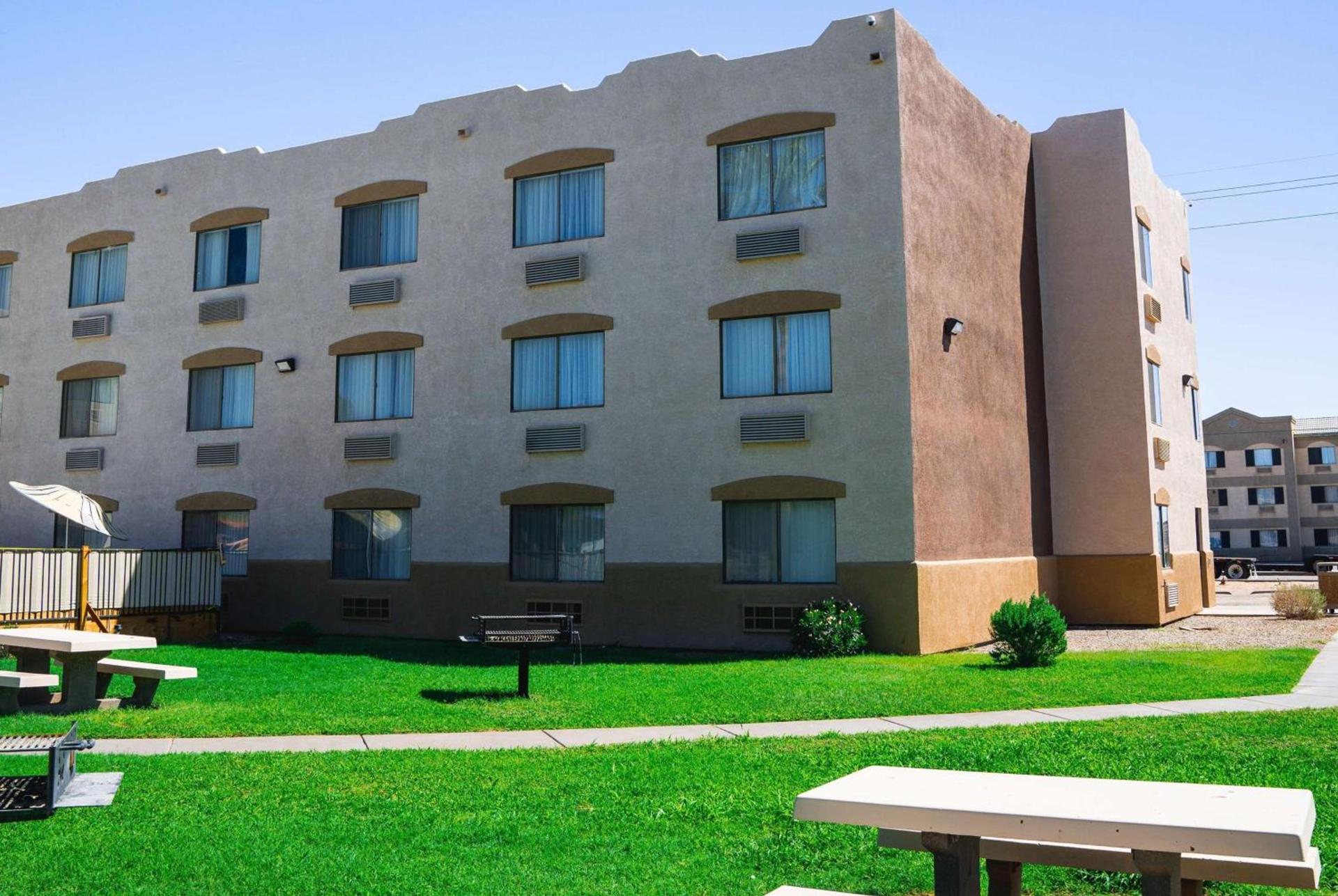 Super 8 by Wyndham Yuma photo 20