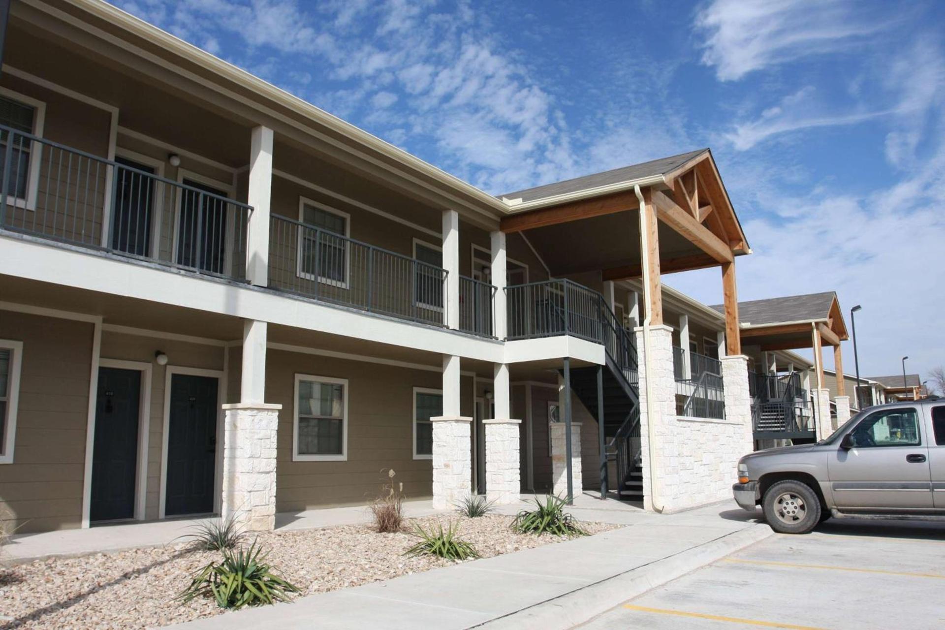 Eagle's Den Suites Carrizo Springs a Travelodge by Wyndham — hotel in Carrizo Springs