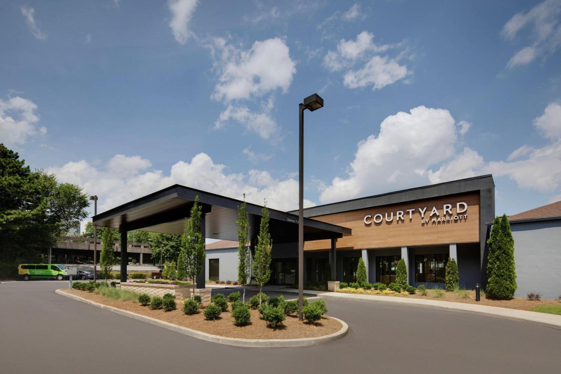 Courtyard by Marriott Atlanta Windy Hill/Ballpark photo 1