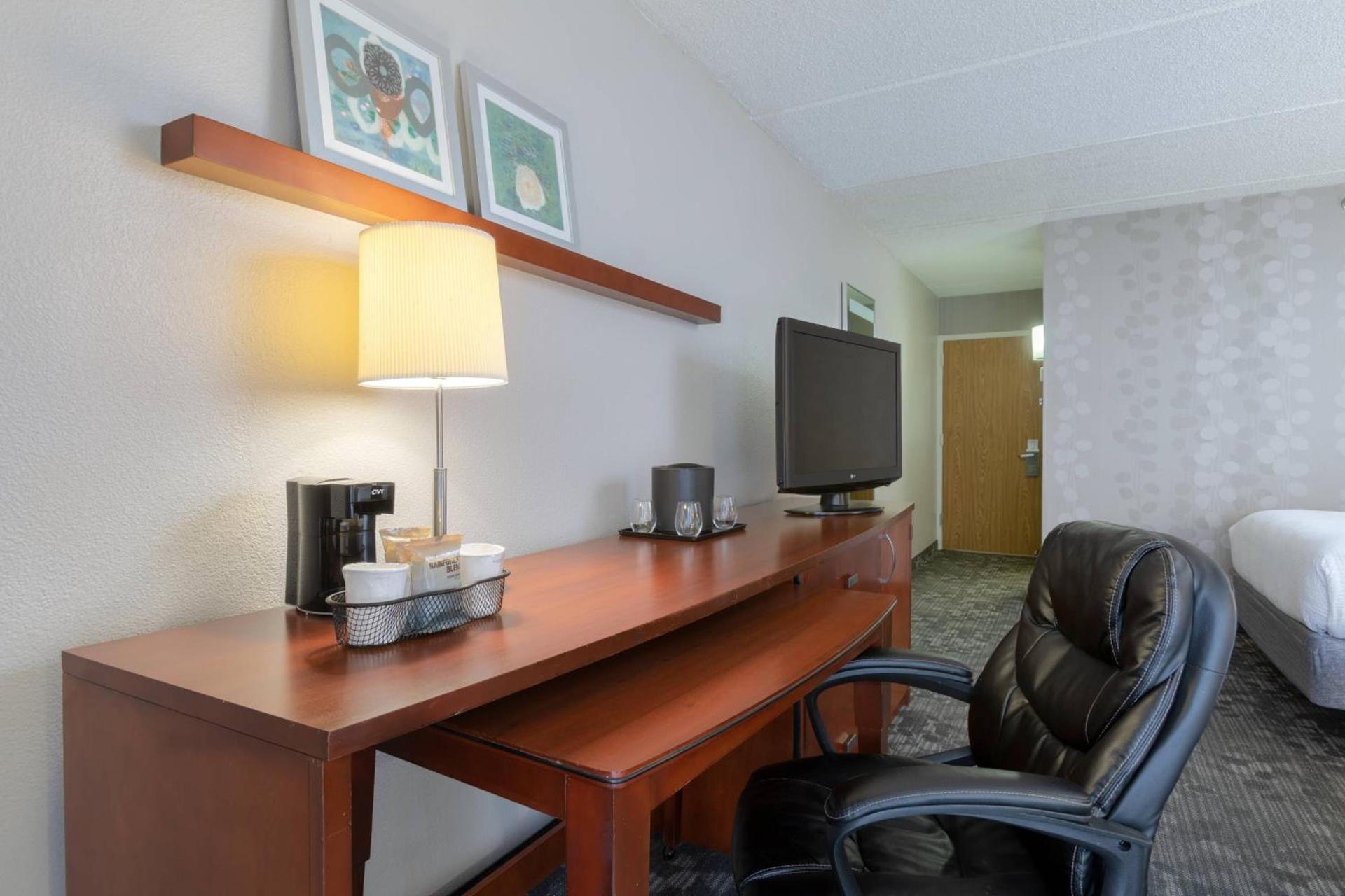 Courtyard by Marriott Atlanta Windy Hill/Ballpark photo 14