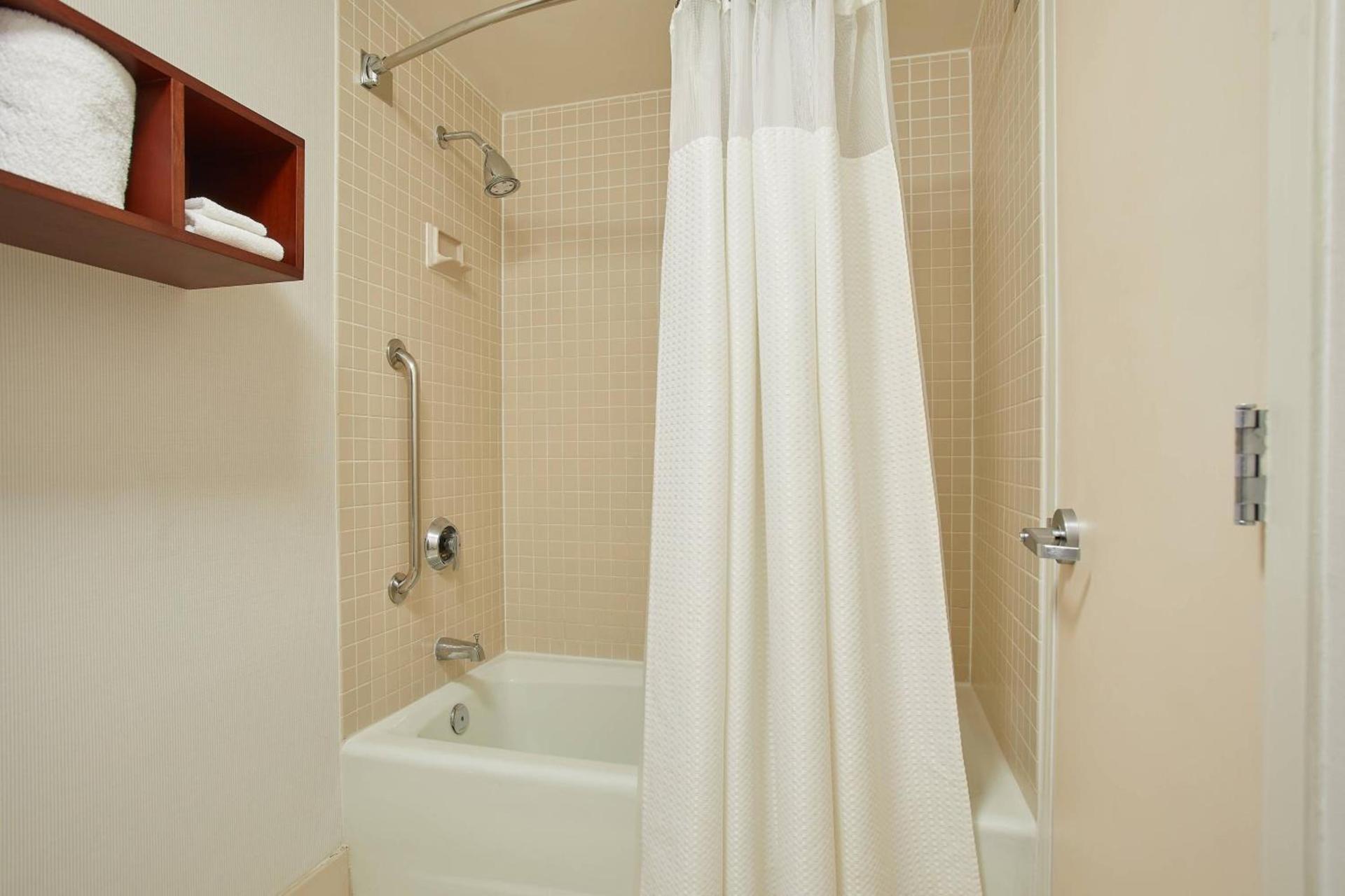 Courtyard by Marriott Atlanta Windy Hill/Ballpark photo 16
