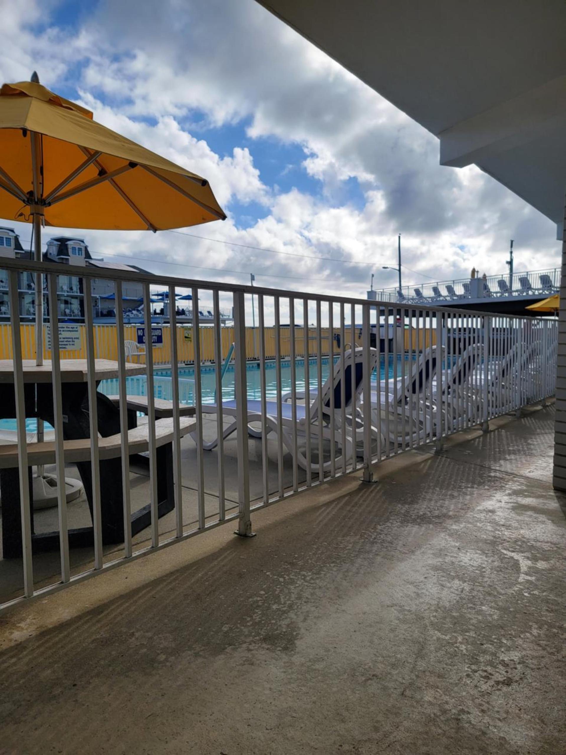 Nassau Inn Beachfront photo 2