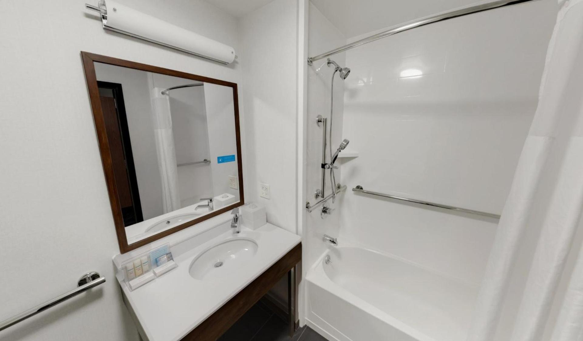 Hampton Inn Majestic Chicago Theatre District photo 33