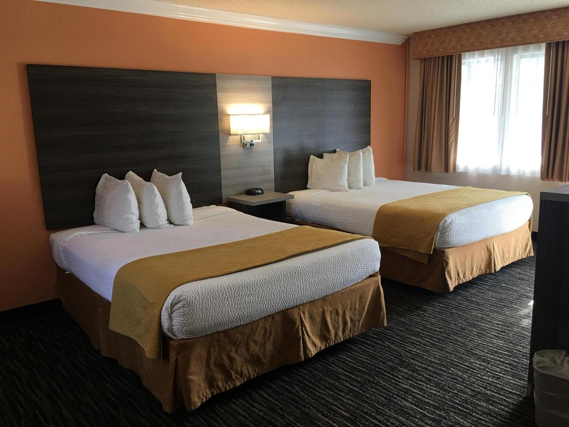 Arbor Inn Monterey photo 61