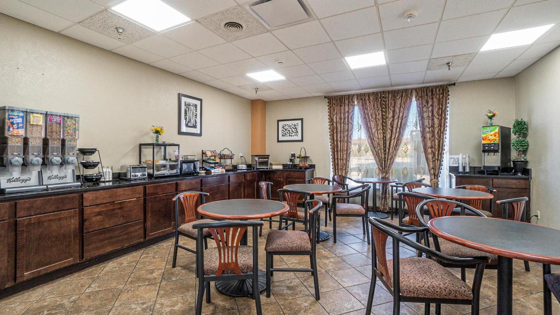 Days Inn & Suites by Wyndham Mt Pleasant photo 14