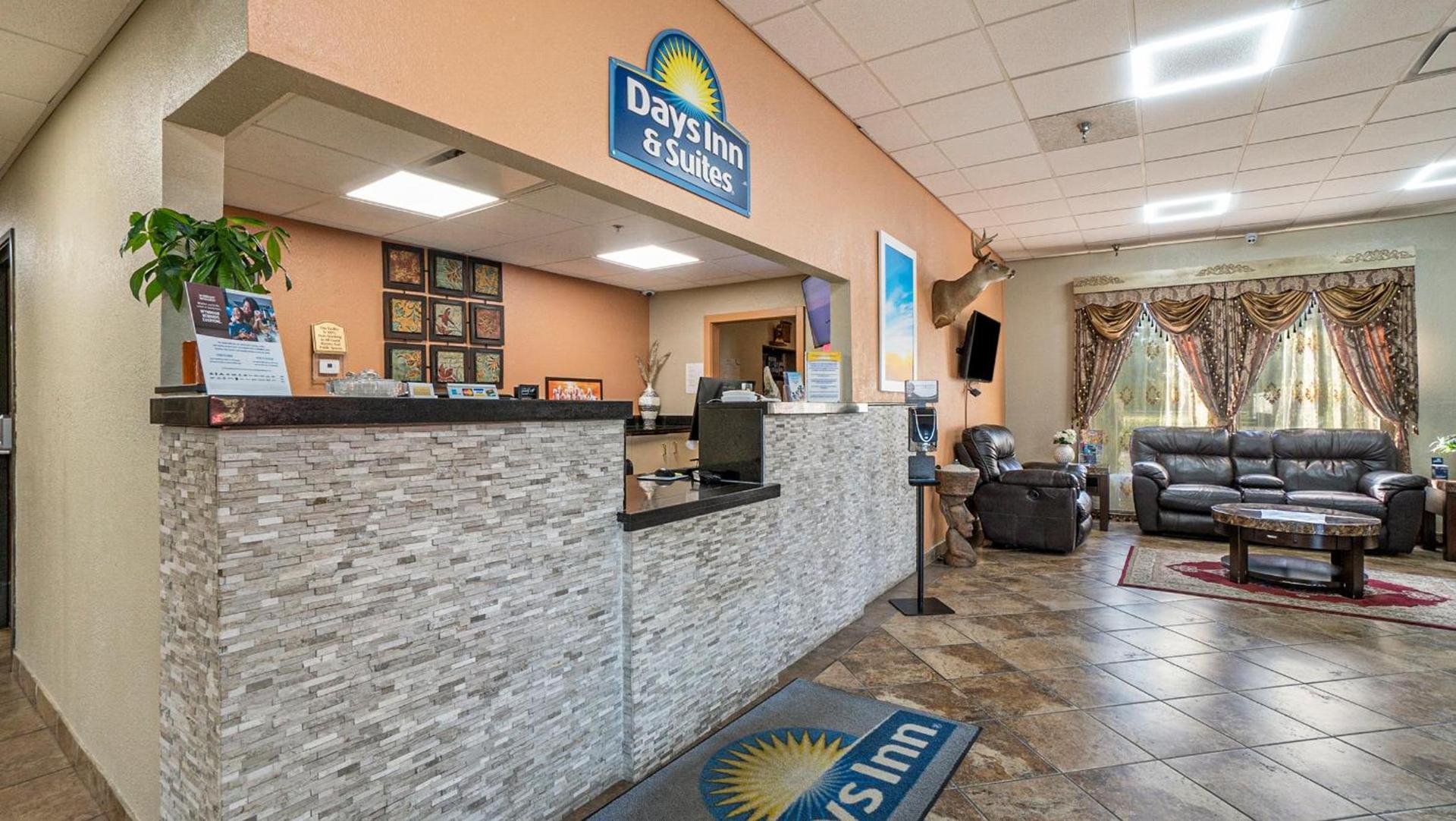 Days Inn & Suites by Wyndham Mt Pleasant photo 4