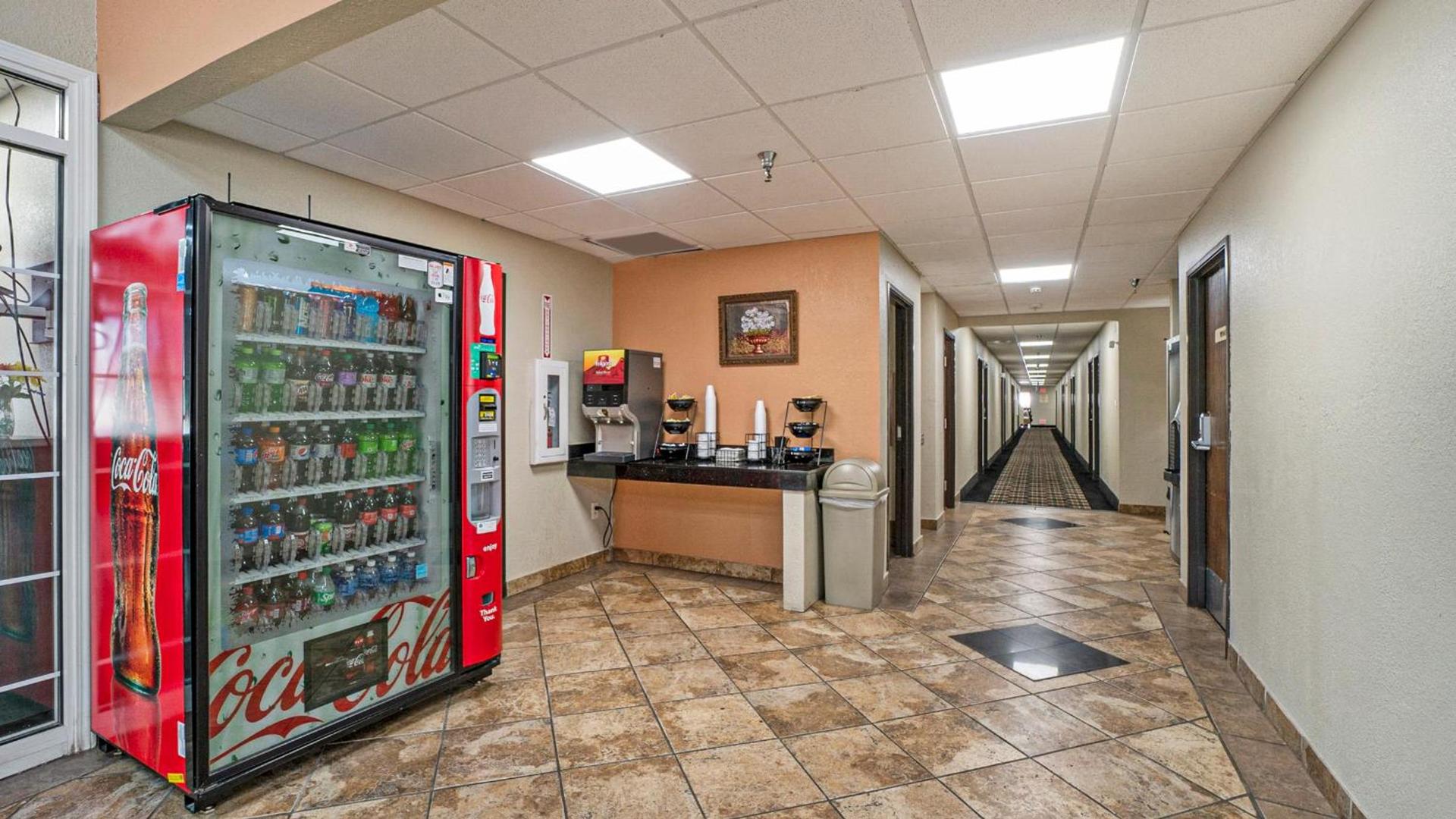 Days Inn & Suites by Wyndham Mt Pleasant photo 8