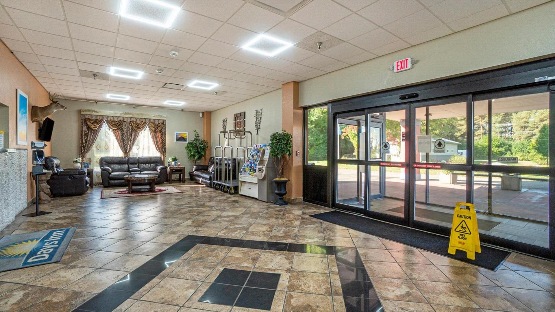 Days Inn & Suites by Wyndham Mt Pleasant photo 10