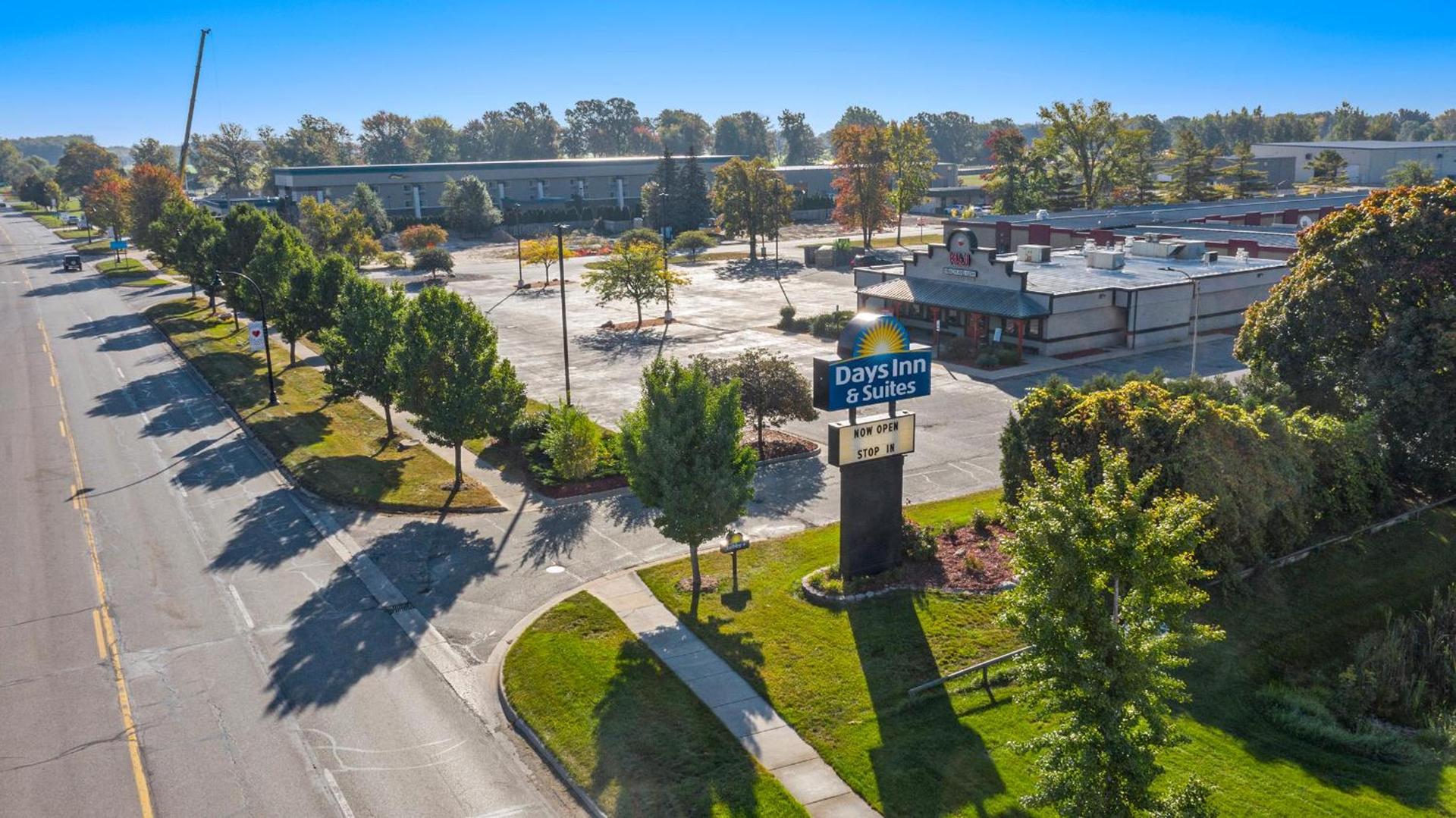 Days Inn & Suites by Wyndham Mt Pleasant photo 2