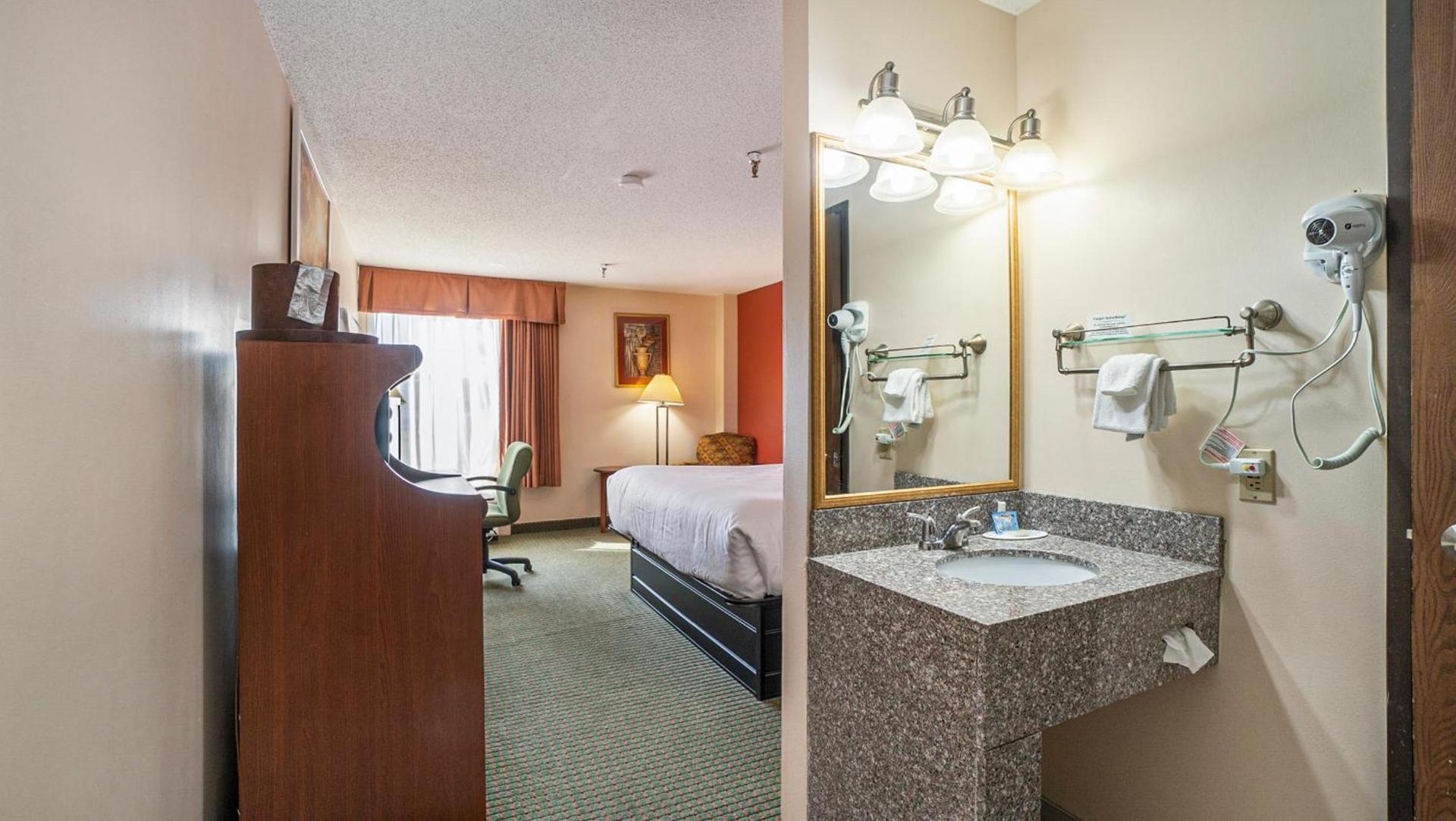 Days Inn & Suites by Wyndham Mt Pleasant photo 24