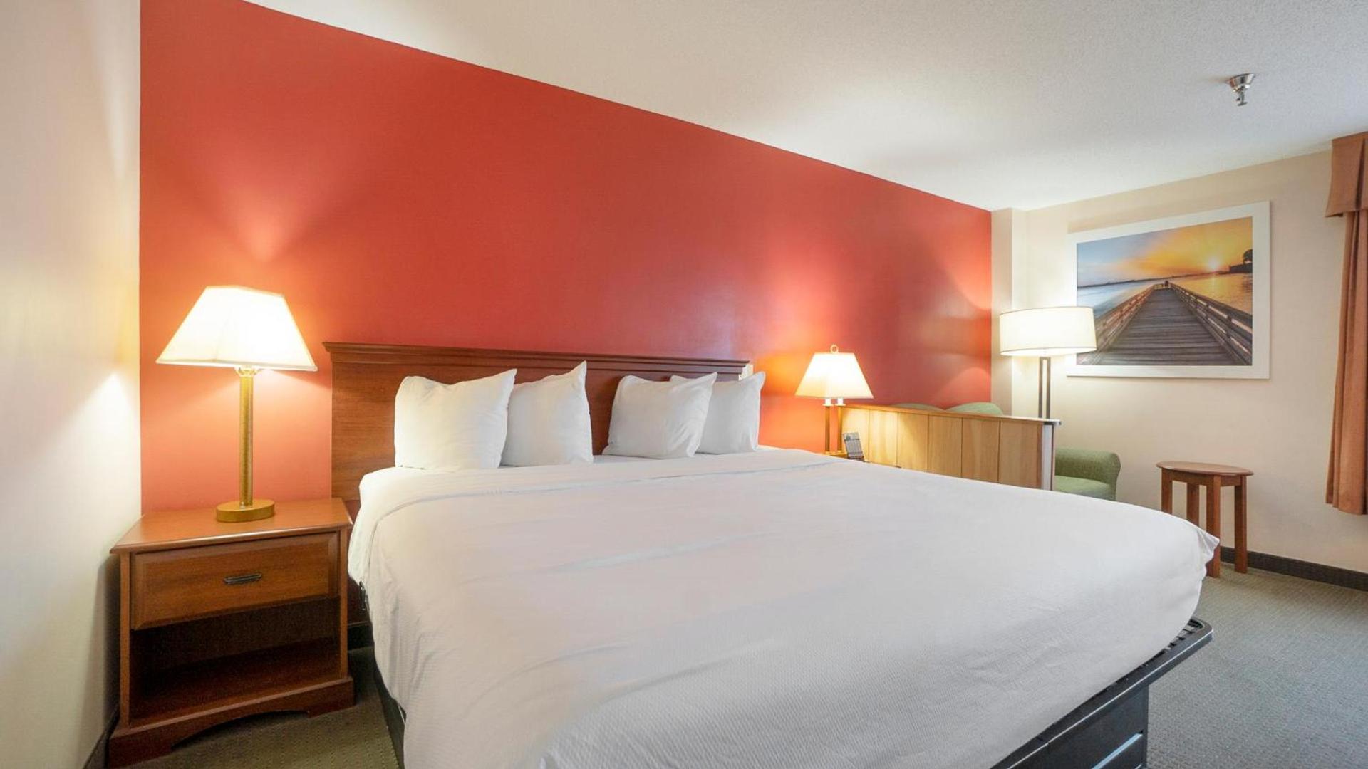 Days Inn & Suites by Wyndham Mt Pleasant photo 26