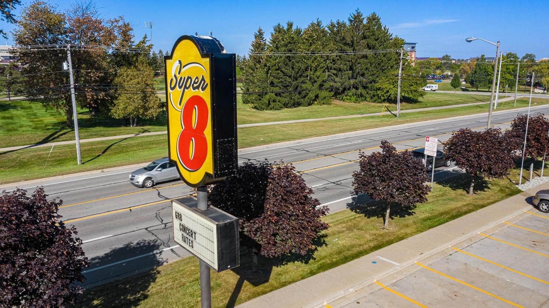Super 8 by Wyndham Mt. Pleasant photo 68