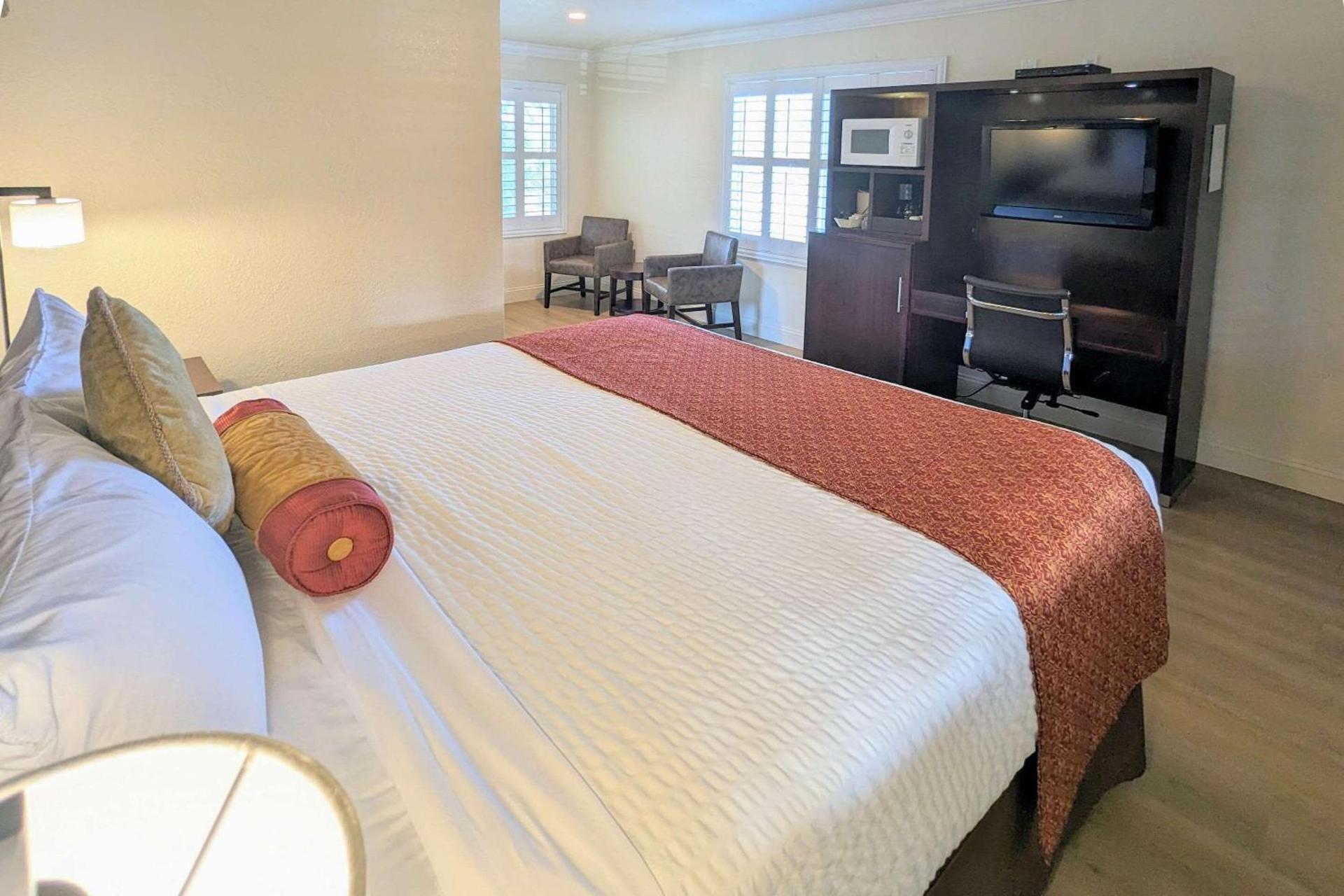 Clarion Collection Wilkie's Inn Pacific Grove - Monterey photo 7
