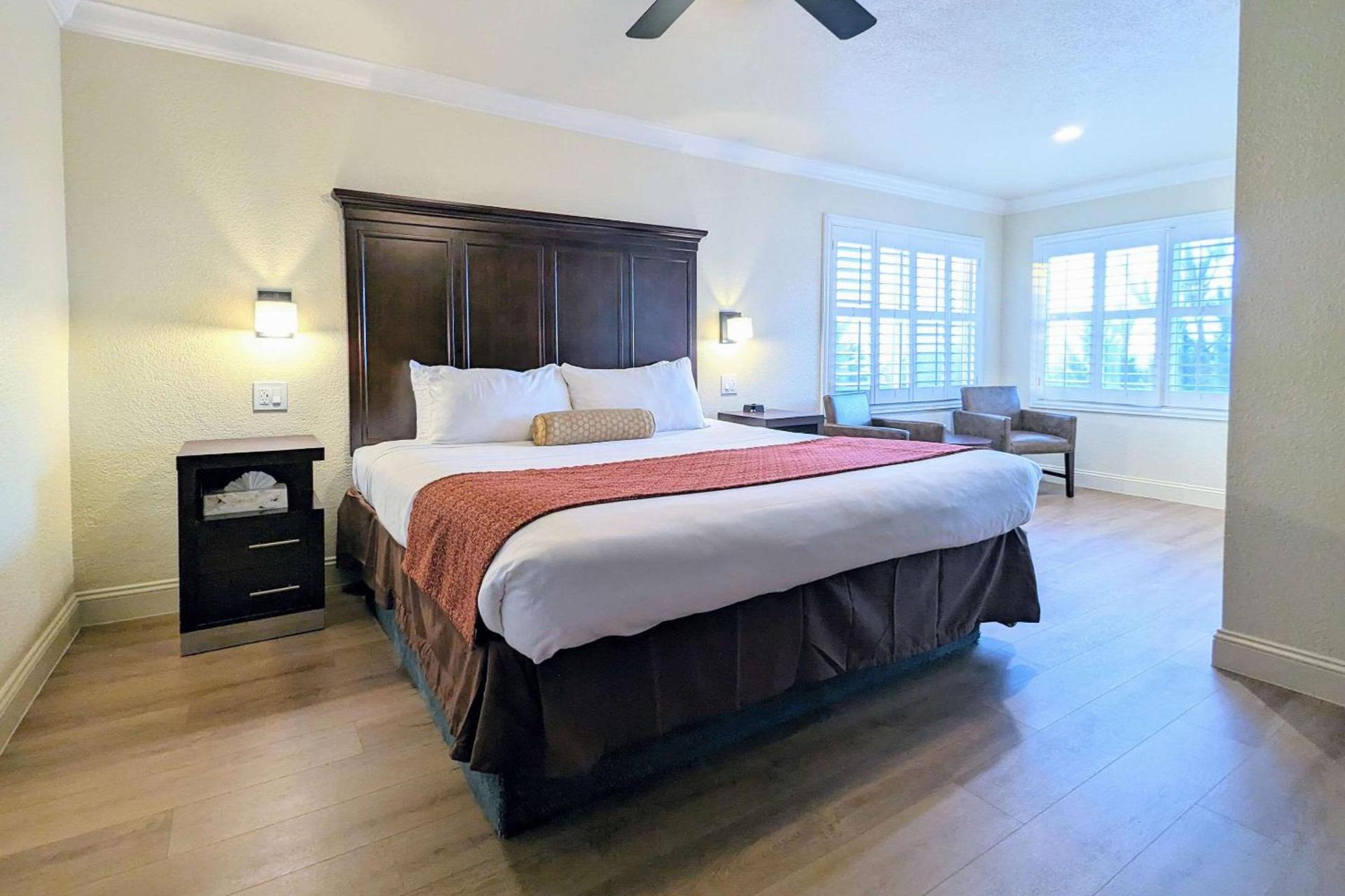 Clarion Collection Wilkie's Inn Pacific Grove - Monterey photo 8