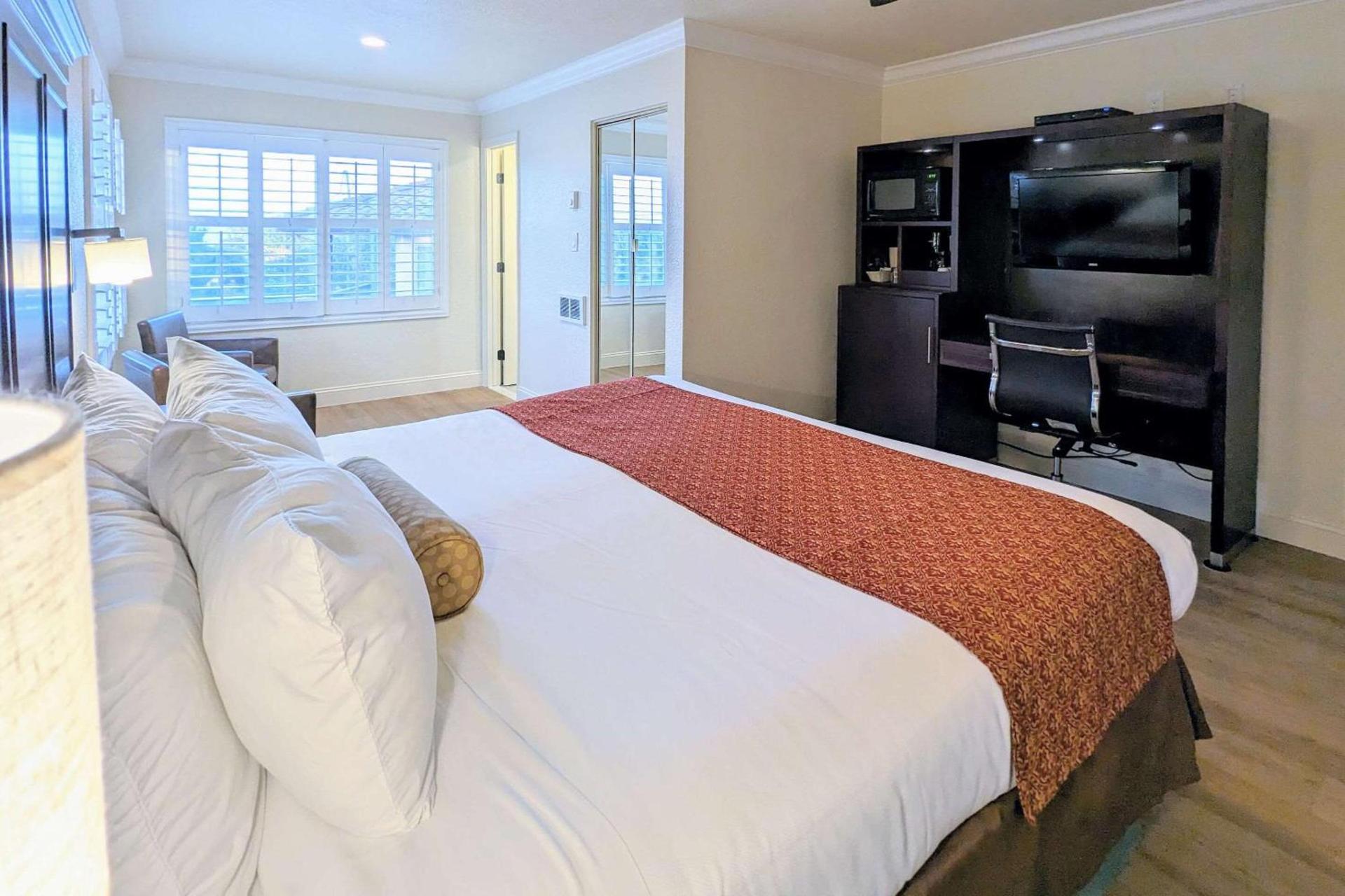 Clarion Collection Wilkie's Inn Pacific Grove - Monterey photo 9