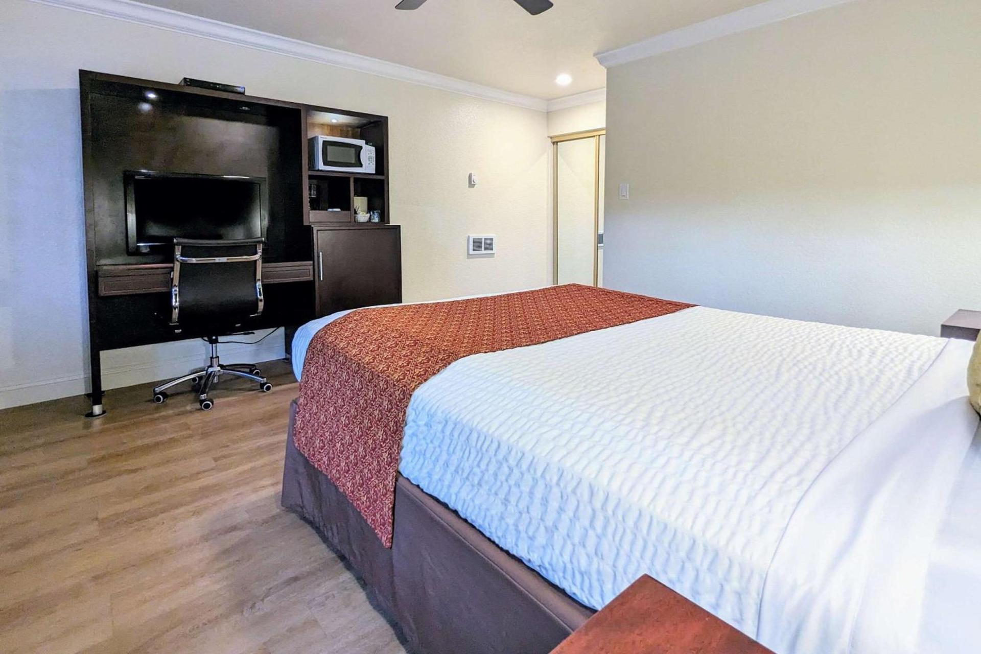 Clarion Collection Wilkie's Inn Pacific Grove - Monterey photo 11