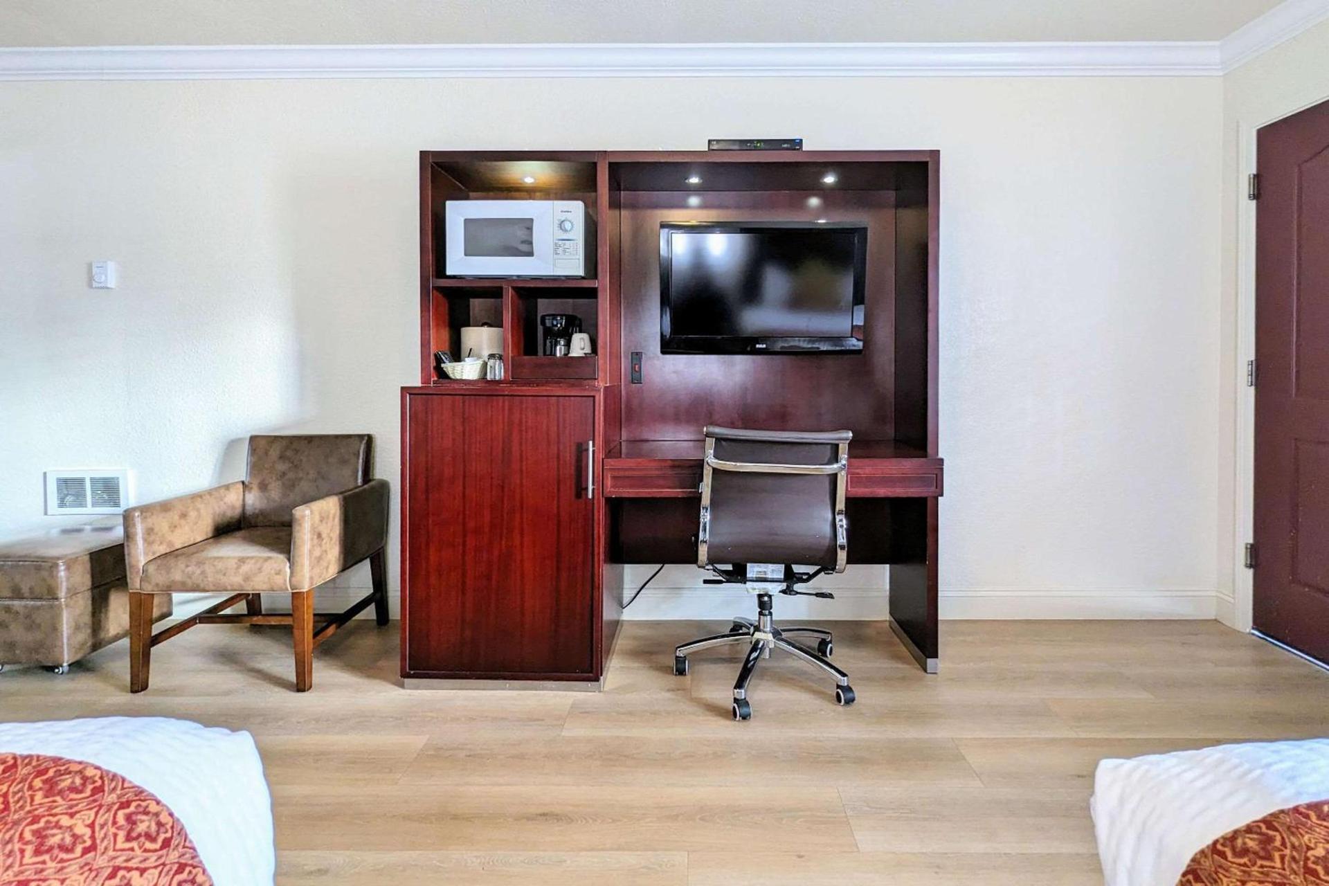 Clarion Collection Wilkie's Inn Pacific Grove - Monterey photo 16