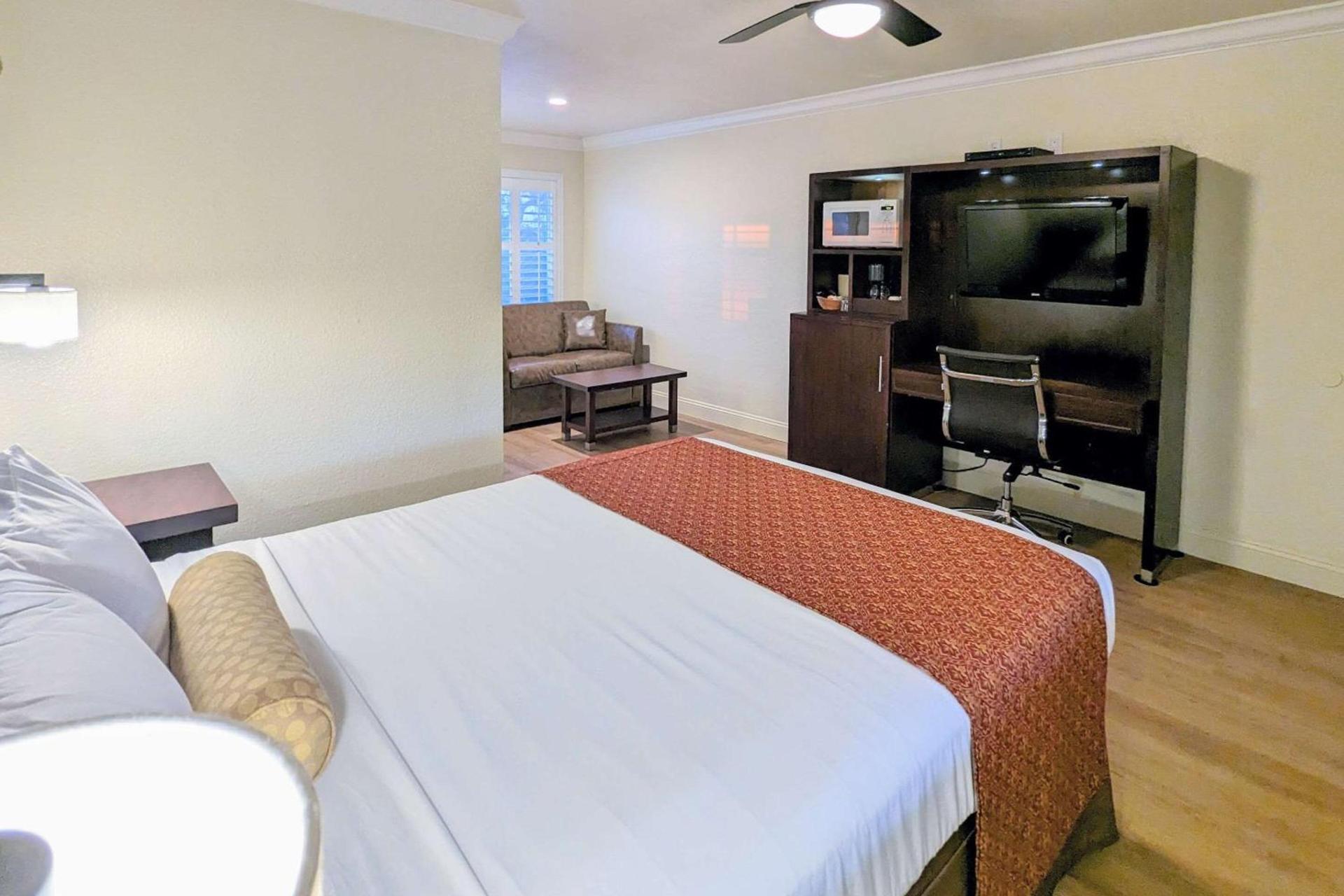Clarion Collection Wilkie's Inn Pacific Grove - Monterey photo 19