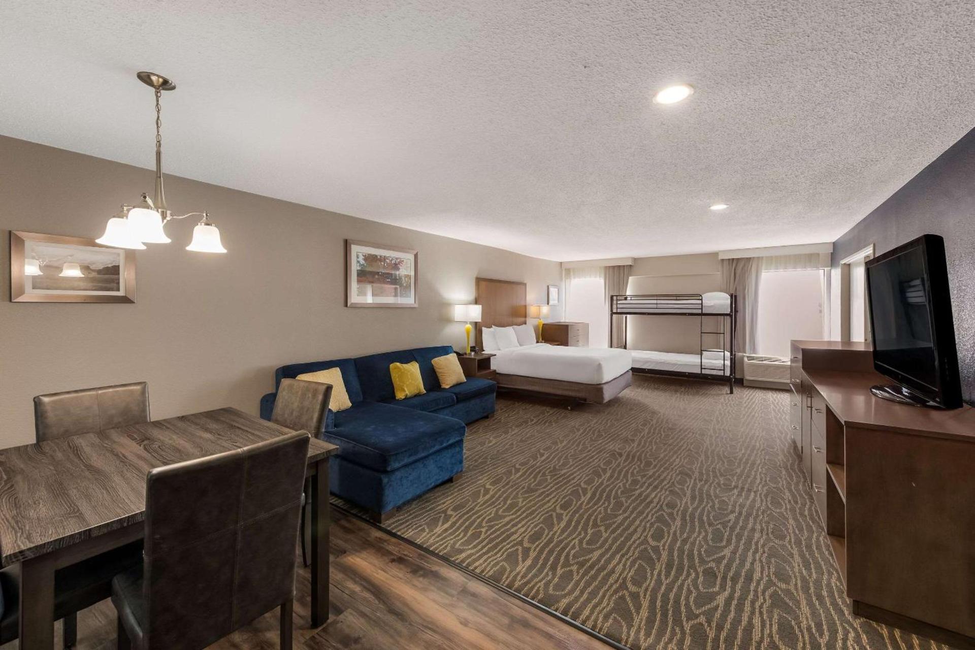 Comfort Inn & Suites Tipp City Dayton North I-75 photo 12