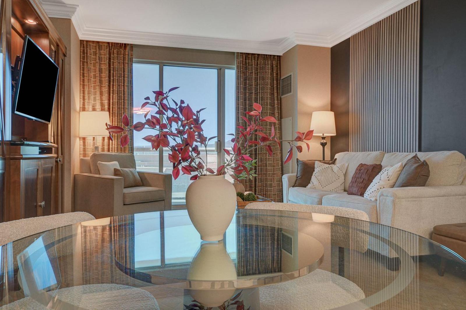 LUXE 702 MGM Signature with Balcony photo 5
