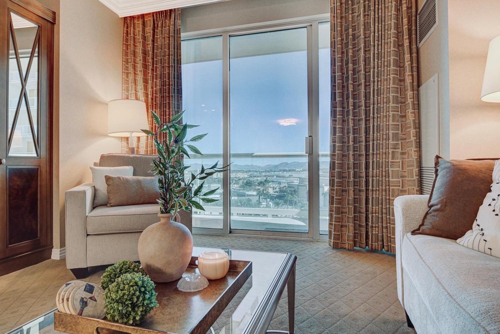 LUXE 702 MGM Signature with Balcony photo 32