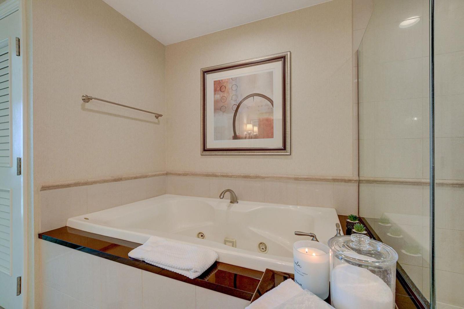 LUXE 702 MGM Signature with Balcony photo 22