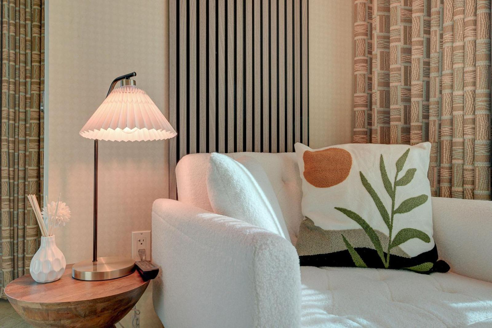 LUXE 702 MGM Signature with Balcony photo 10