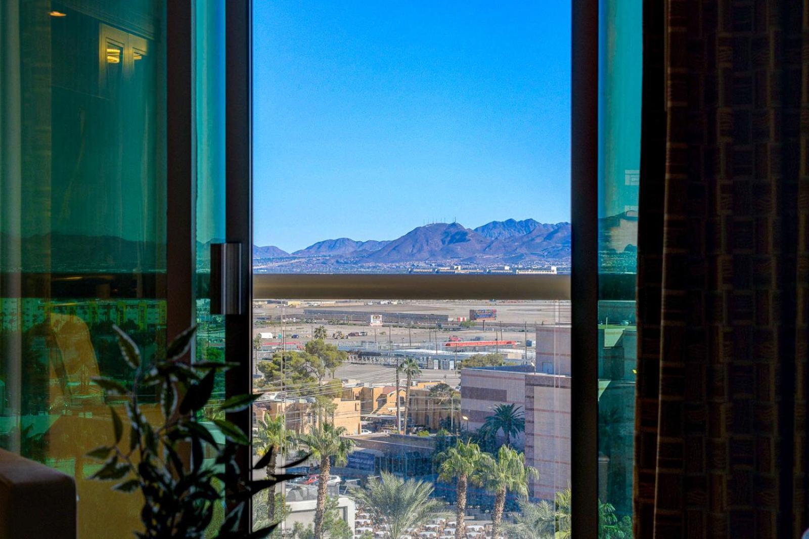 LUXE 702 MGM Signature with Balcony photo 38