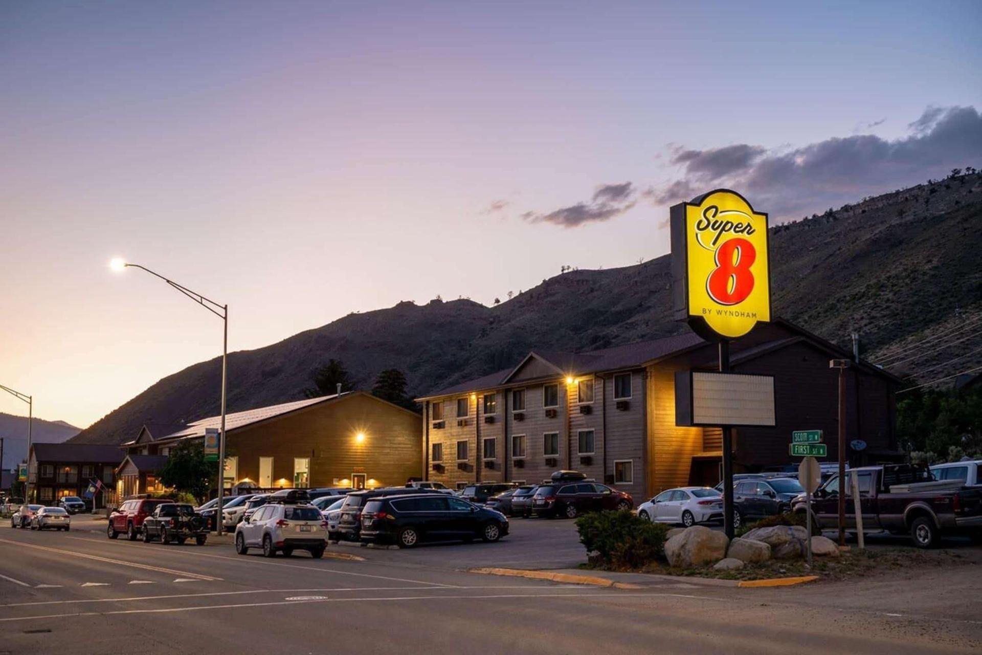 Super 8 by Wyndham Gardiner/Yellowstone Park Area photo 27