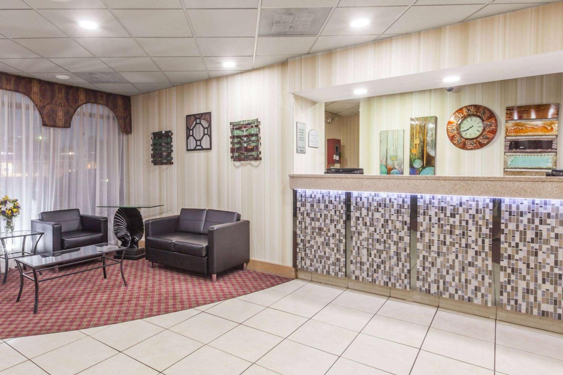 Ramada by Wyndham Lebanon photo 2