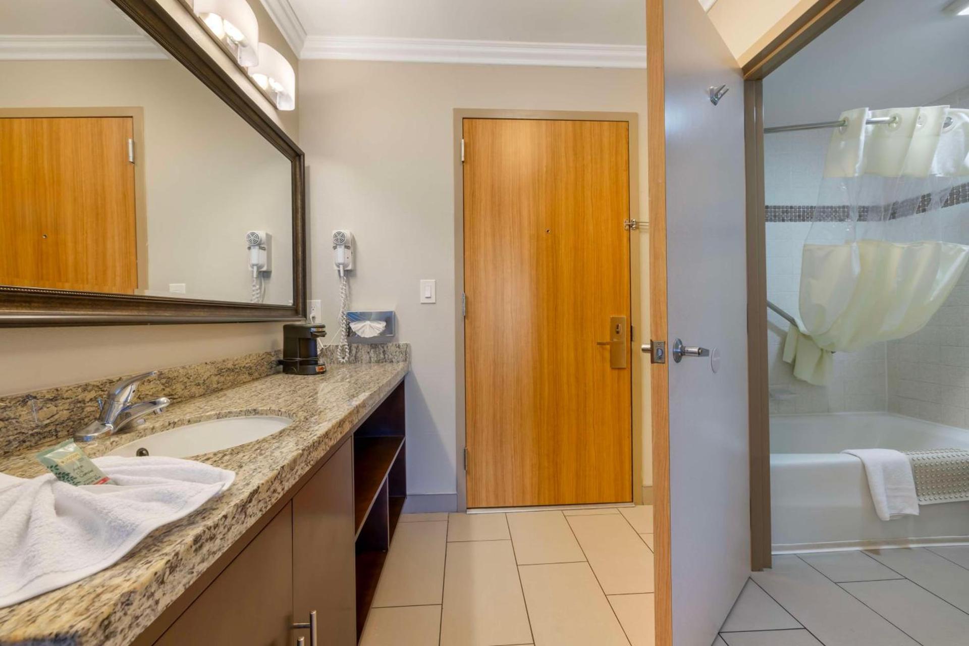Best Western Los Angeles Worldport Hotel photo 25