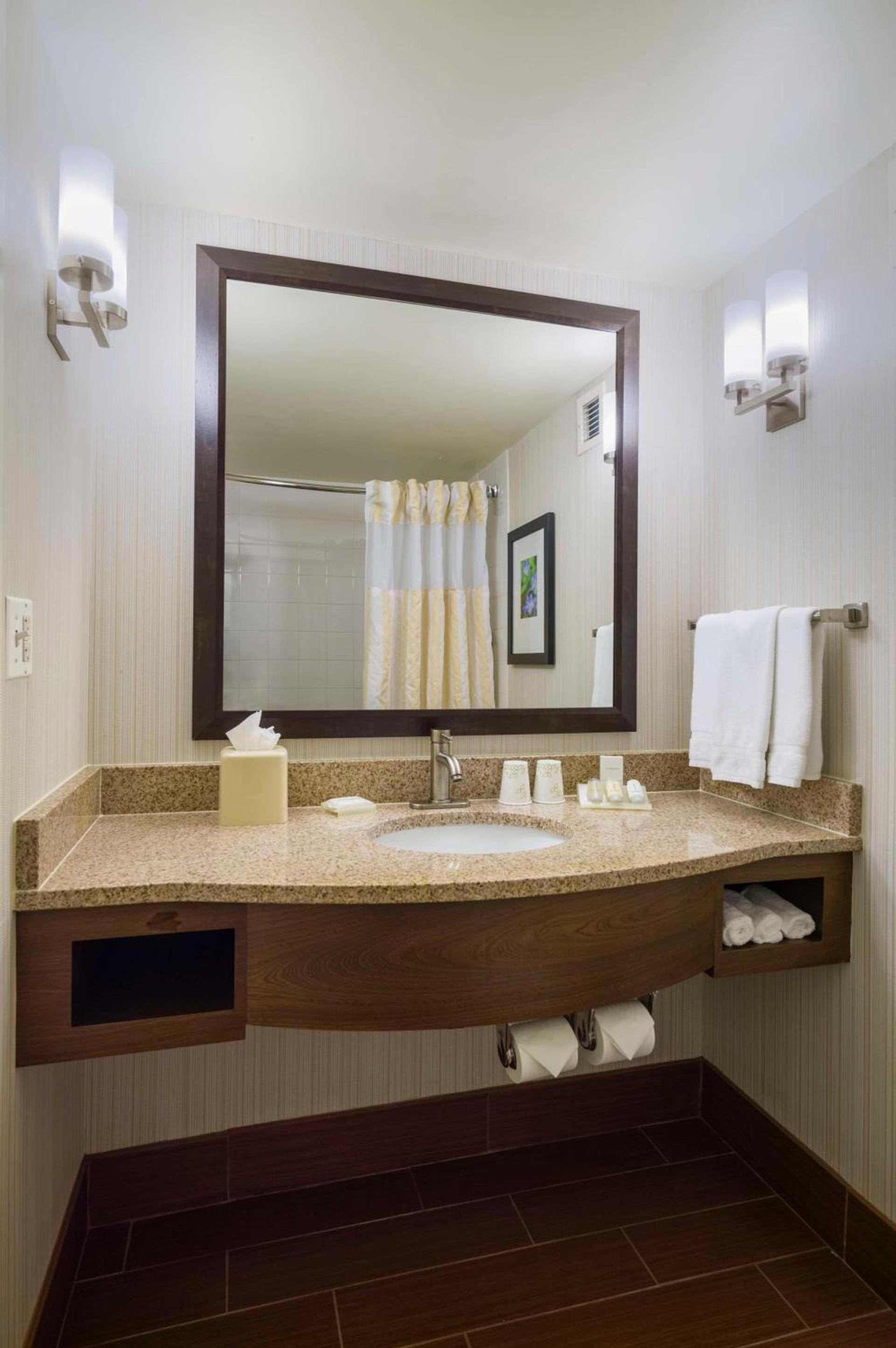 Hilton Garden Inn Edison/Raritan Center photo 31