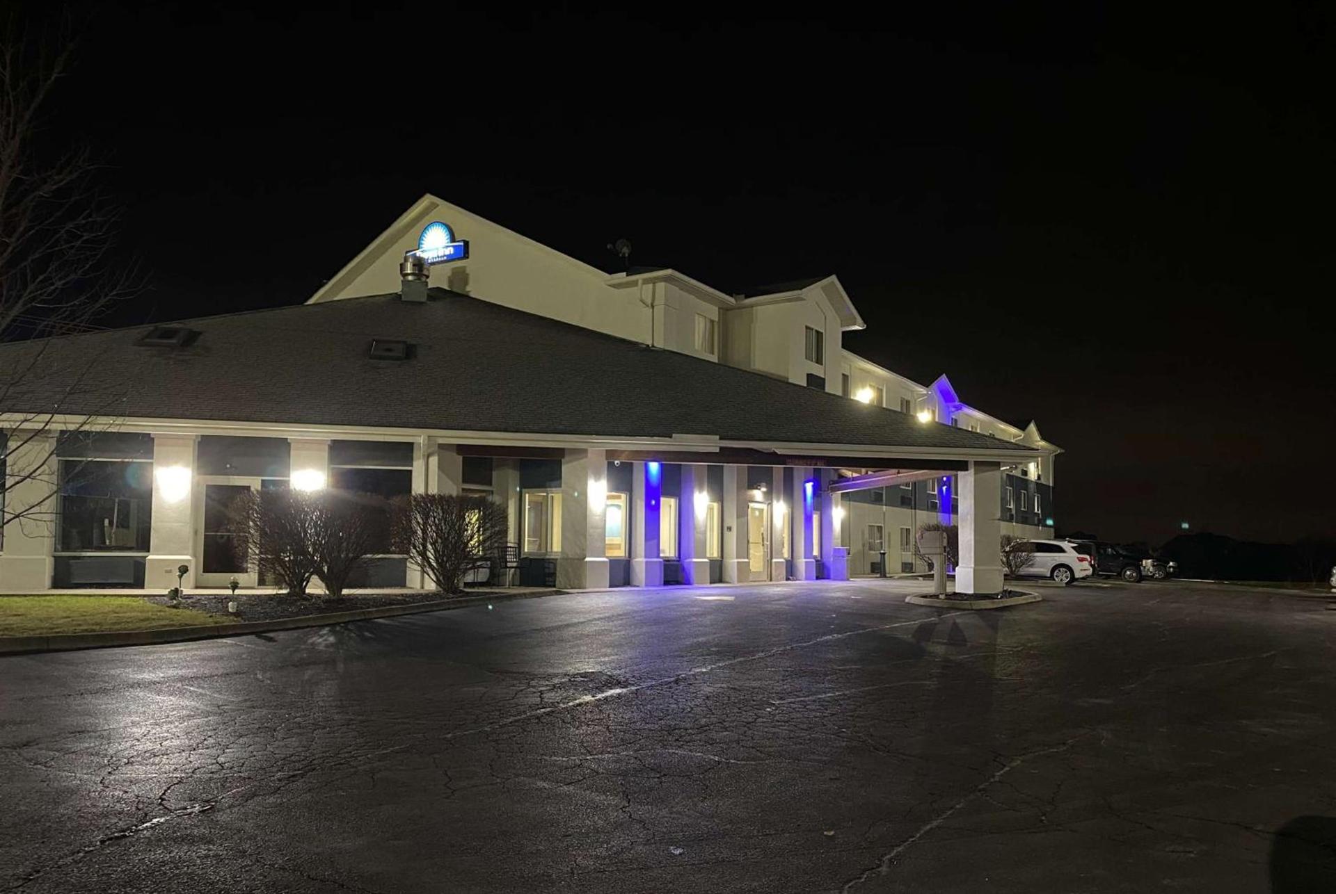 Days Inn by Wyndham Batavia Ohio photo 1