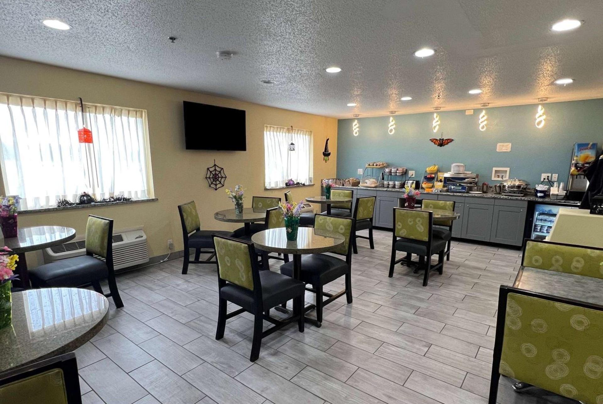 Days Inn by Wyndham Batavia Ohio photo 6