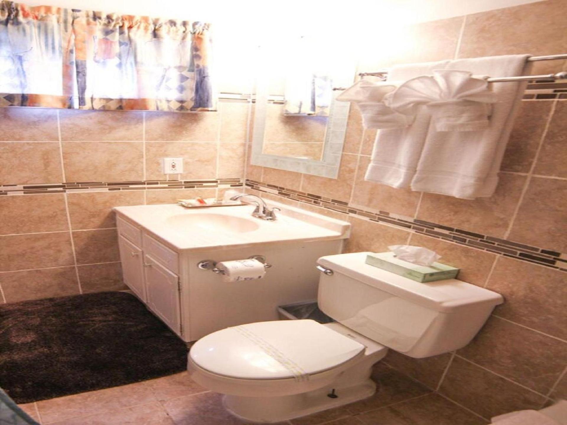 Willows Motel photo 22