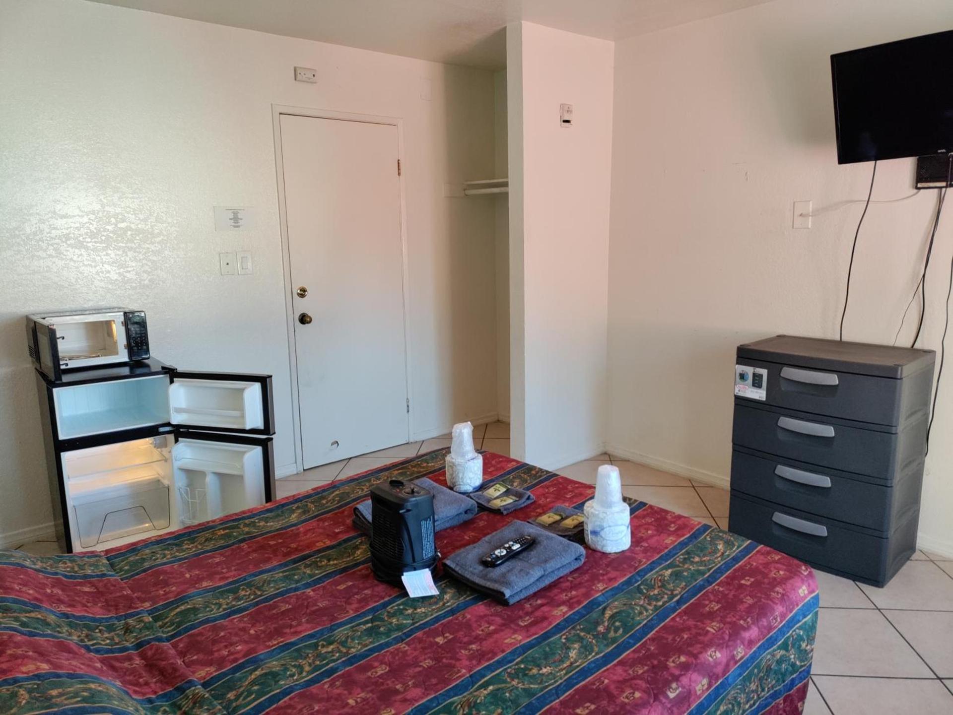 Crown Inn & Suites photo 27