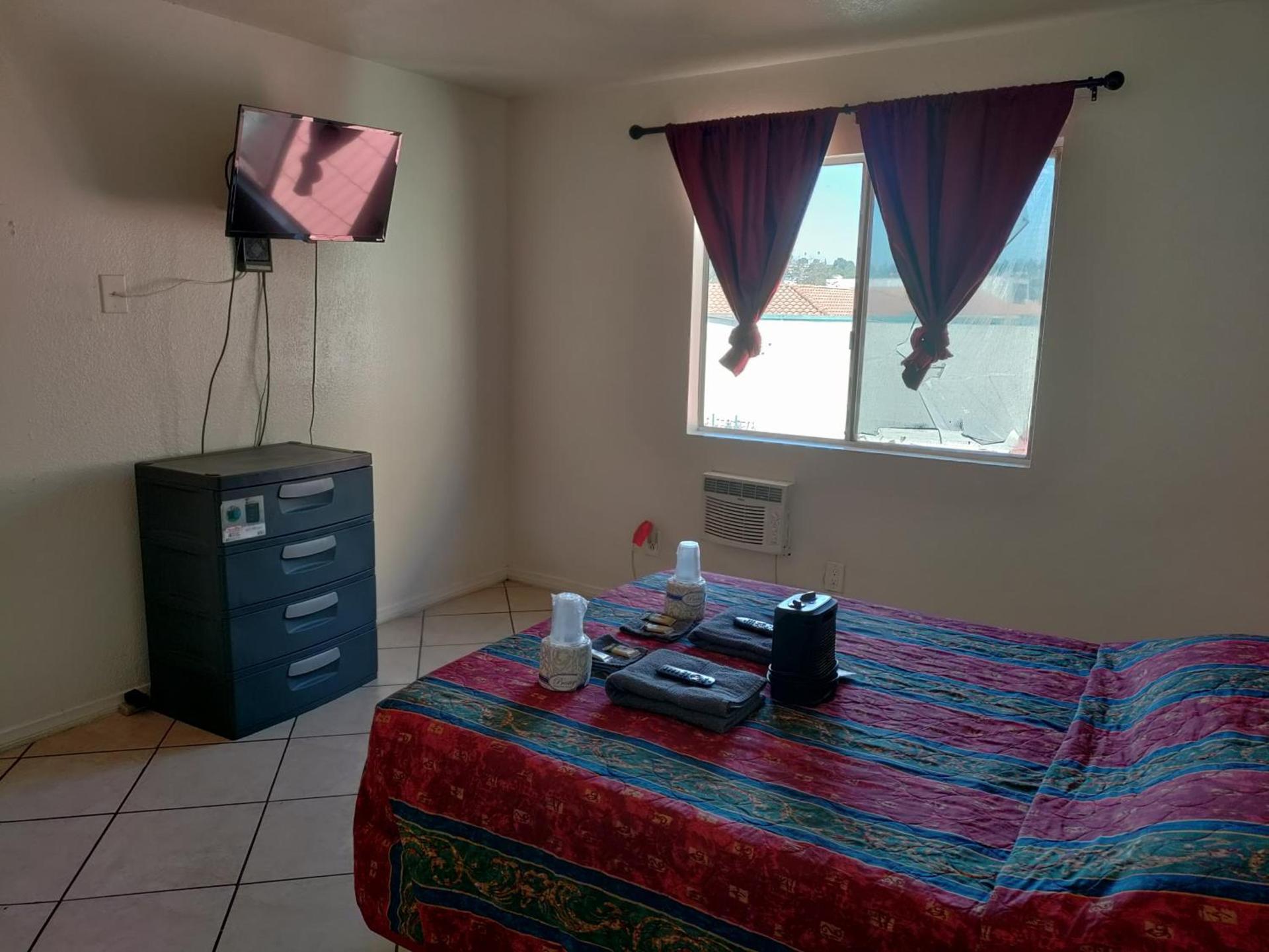 Crown Inn & Suites photo 11