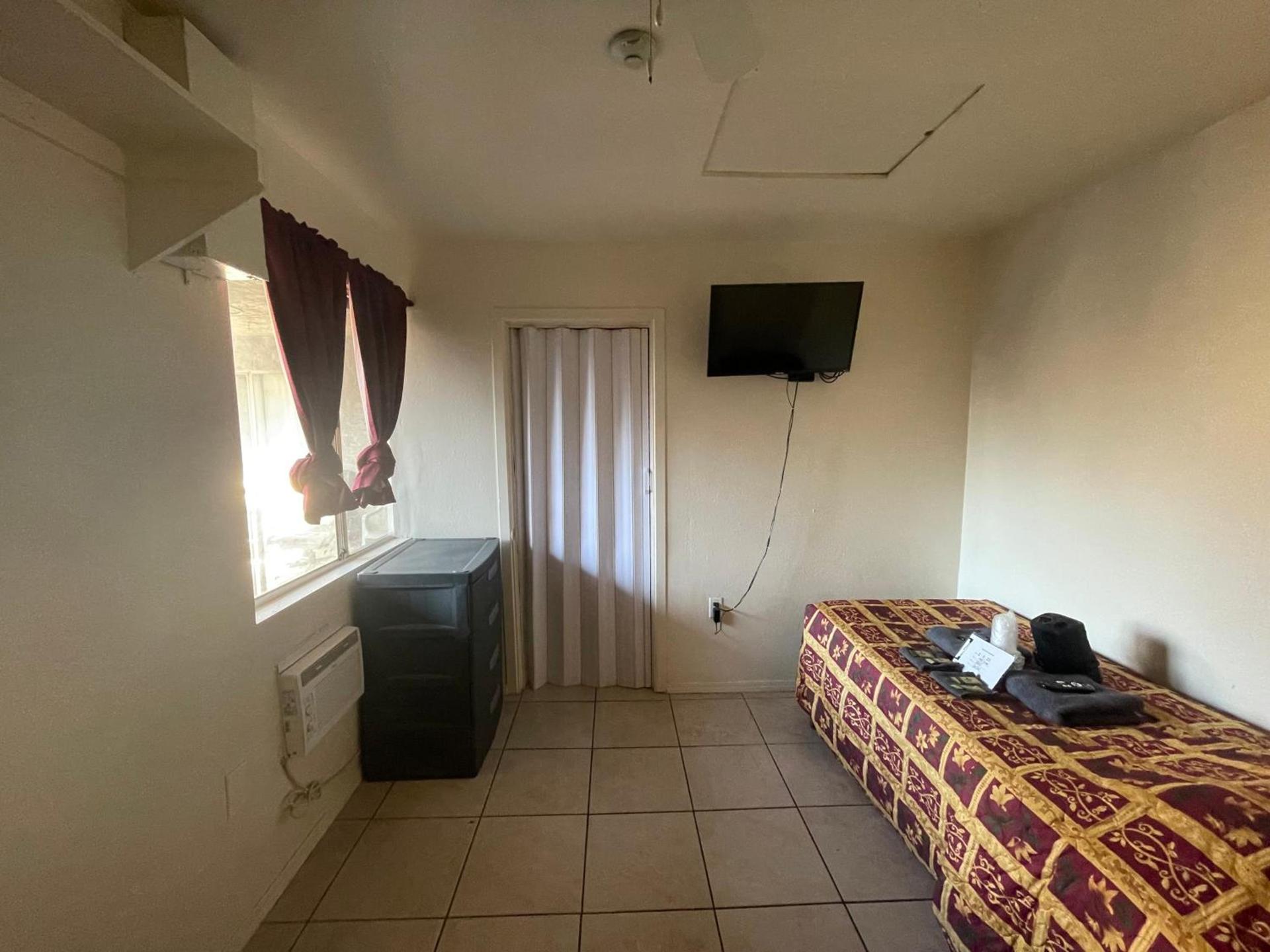 Crown Inn & Suites photo 36