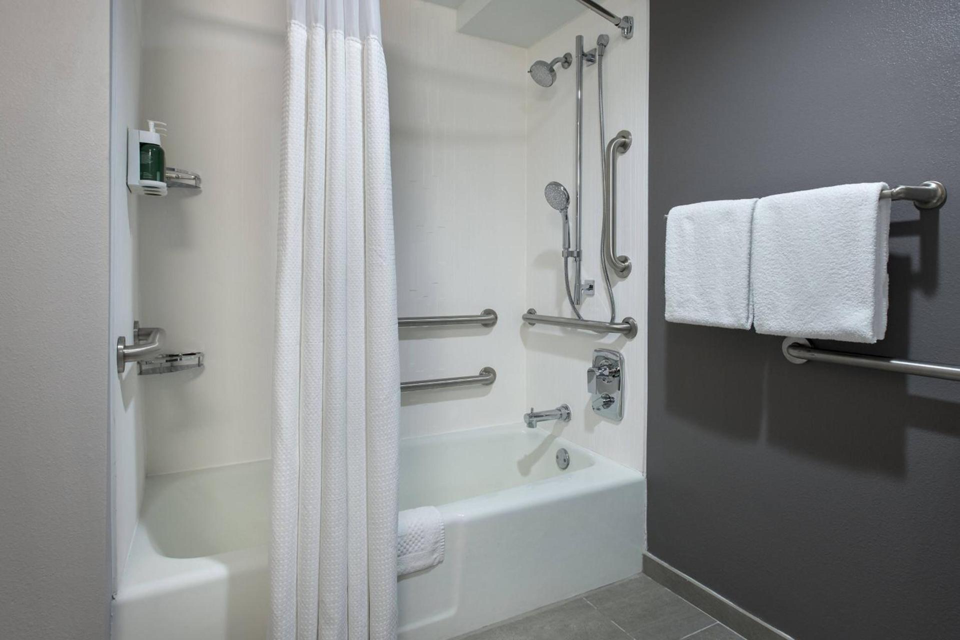 Courtyard by Marriott Norwalk photo 13