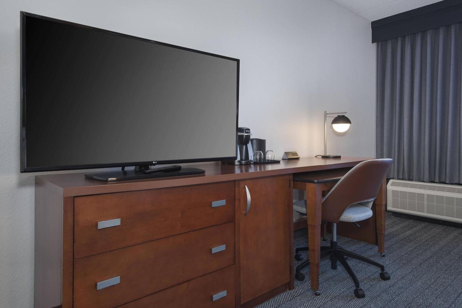 Courtyard by Marriott Norwalk photo 7