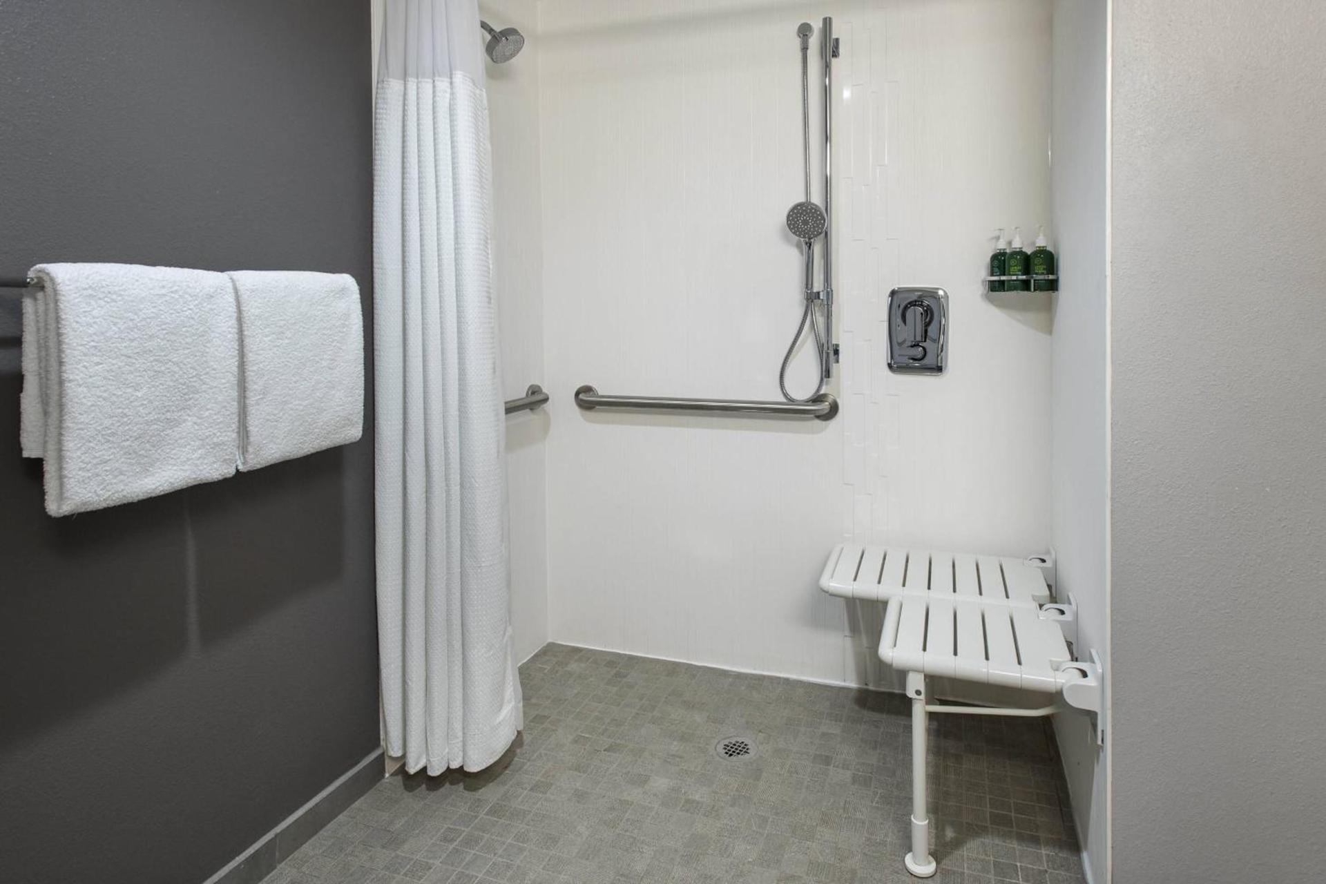 Courtyard by Marriott Norwalk photo 14