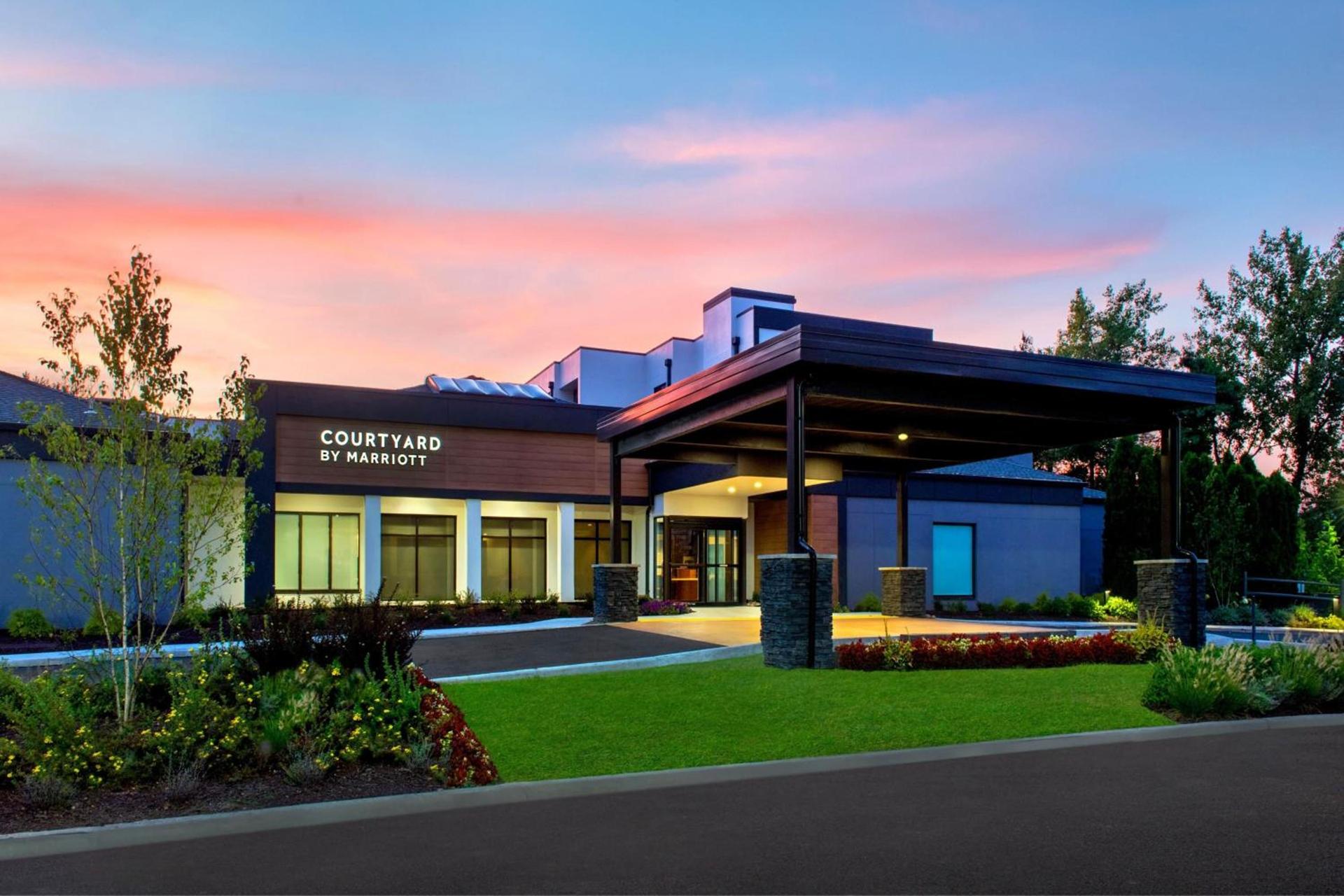 Courtyard by Marriott Rye photo 1