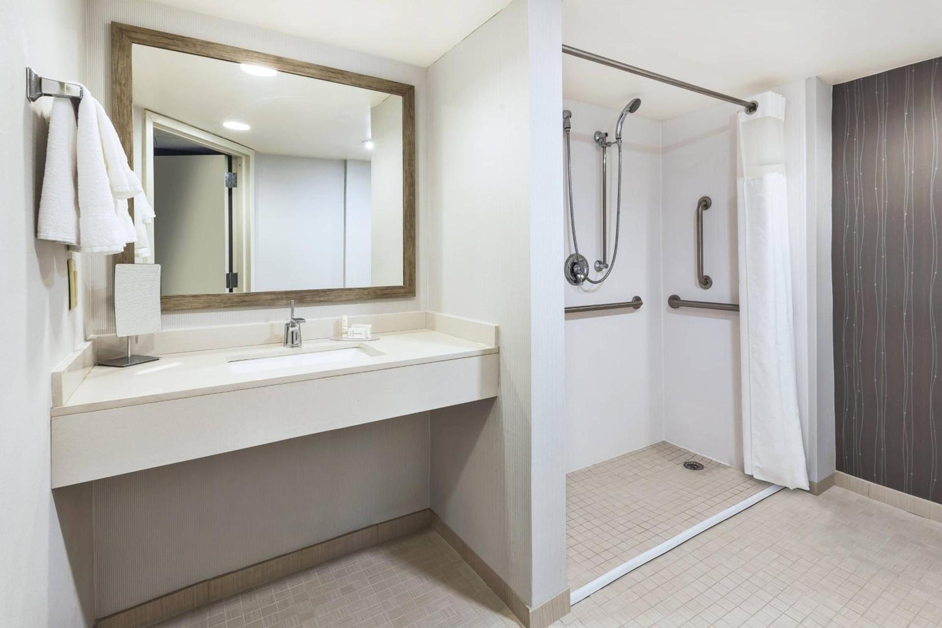 Courtyard by Marriott Secaucus Meadowlands photo 9
